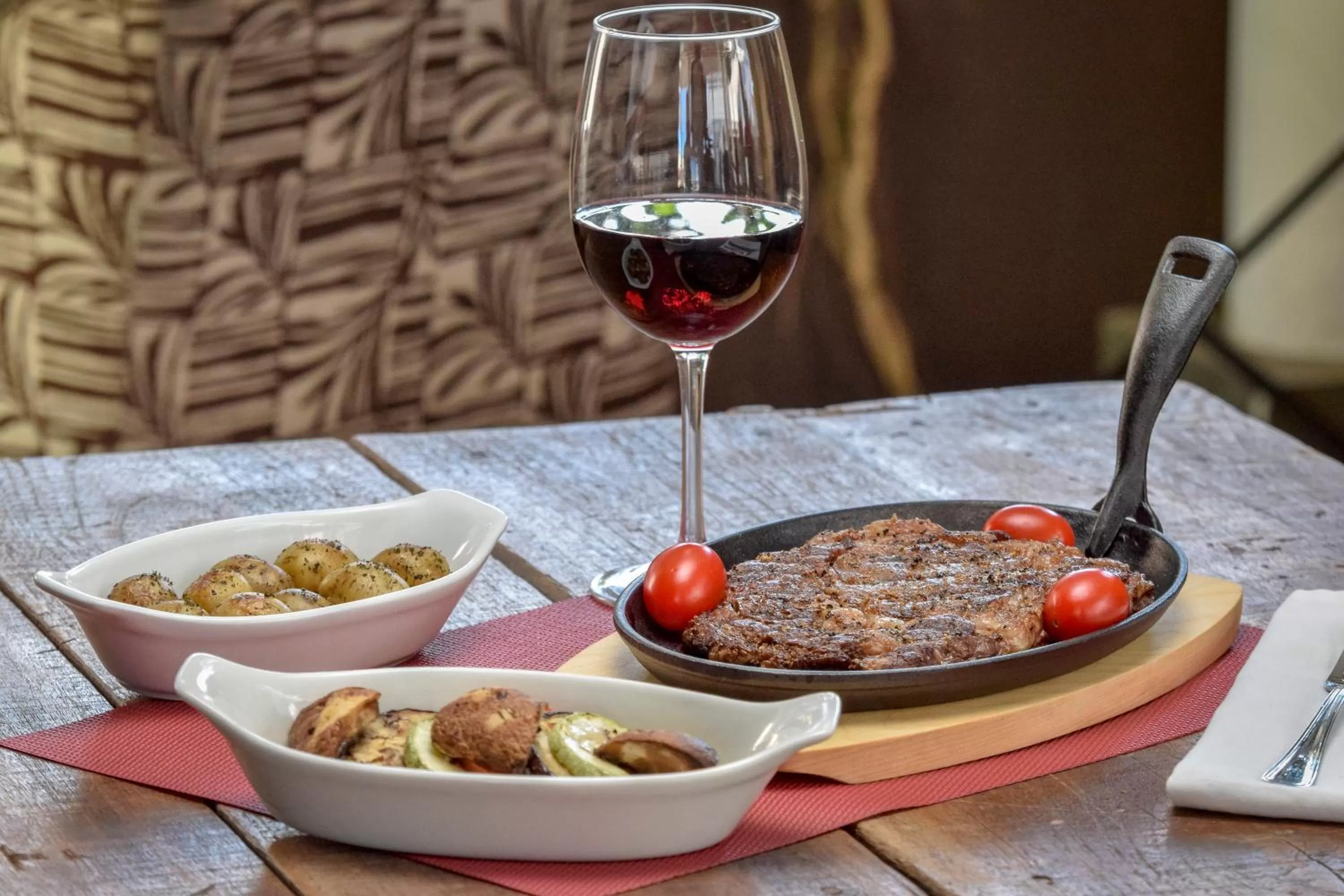 Food and drinks in La Riviera Hotel