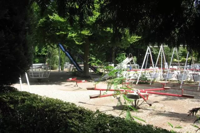 Property building in Le Robinson