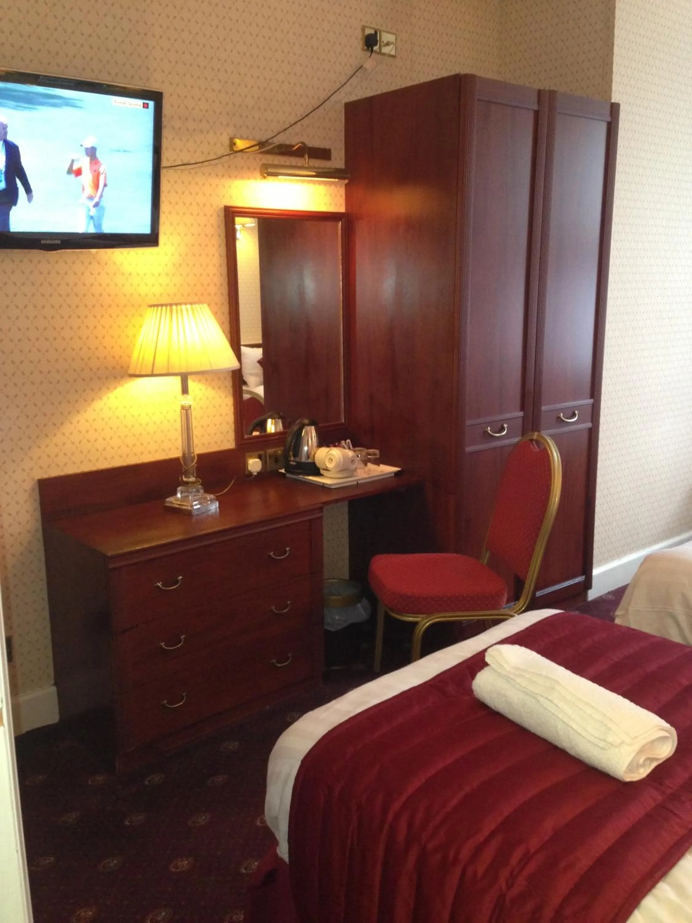 TV and multimedia, Bed in Avon Hotel