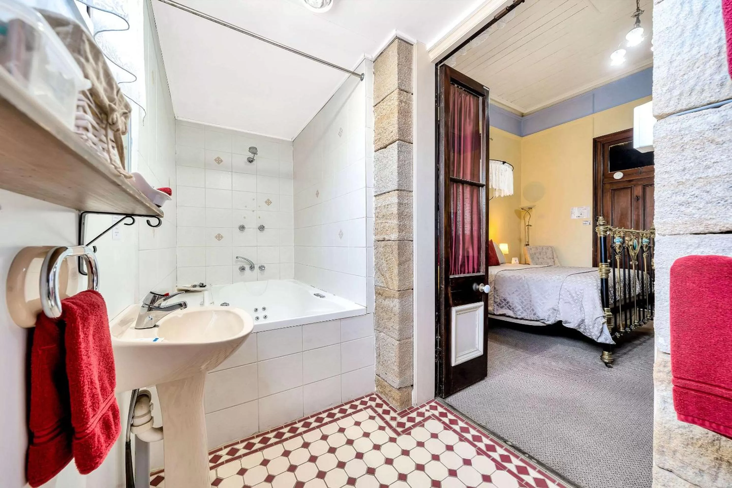 Bedroom, Bed in Warwick Settlers Inn