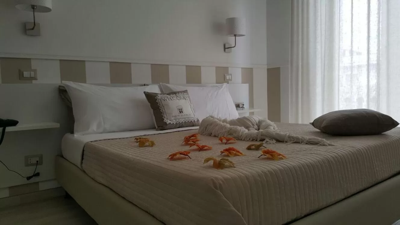 Decorative detail, Bed in Finestre sul Borgo