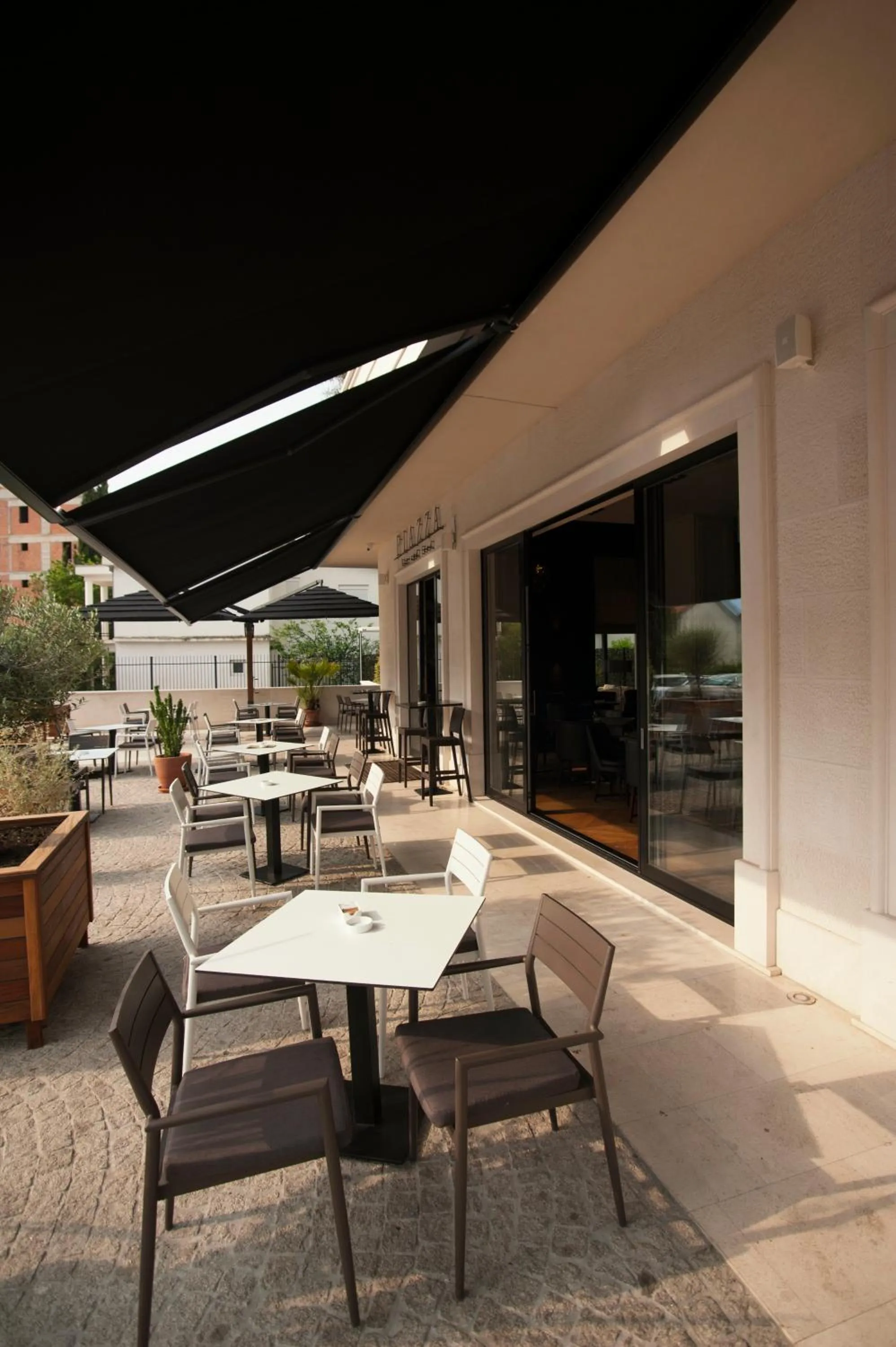 Restaurant/places to eat in Hotel Moskva