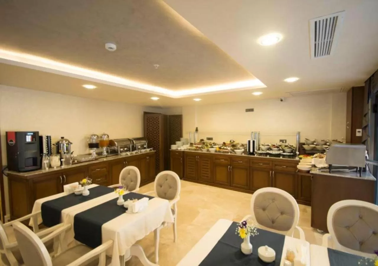 Restaurant/places to eat in Antusa Palace Hotel & Spa