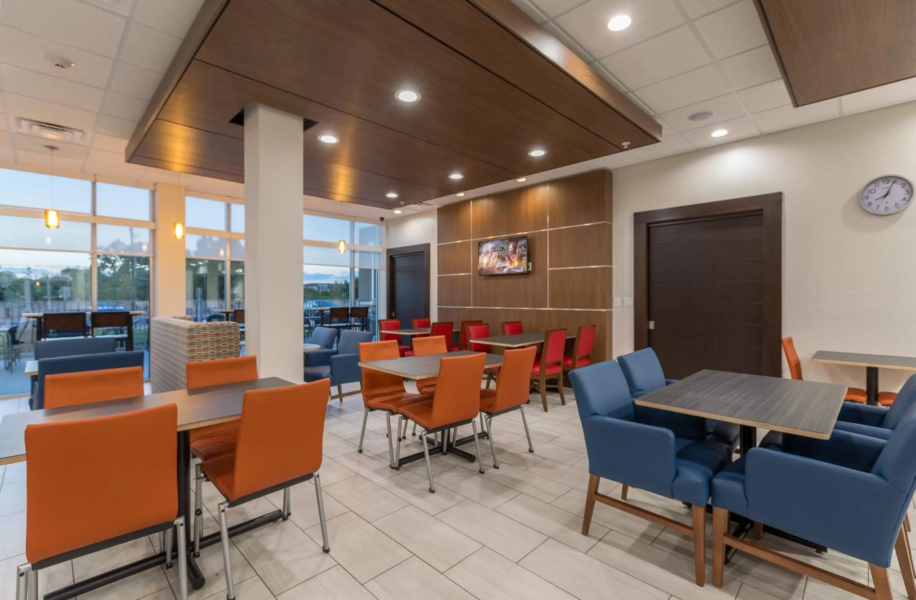 Breakfast in Holiday Inn Express & Suites - San Marcos South by IHG