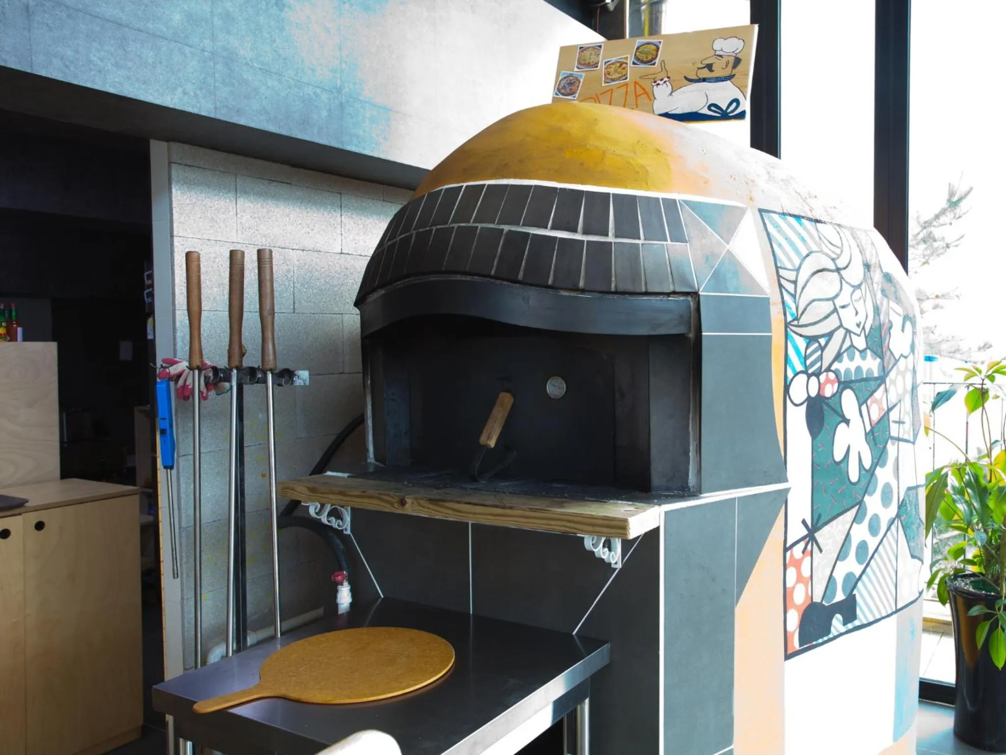 Food and drinks in White Cabin