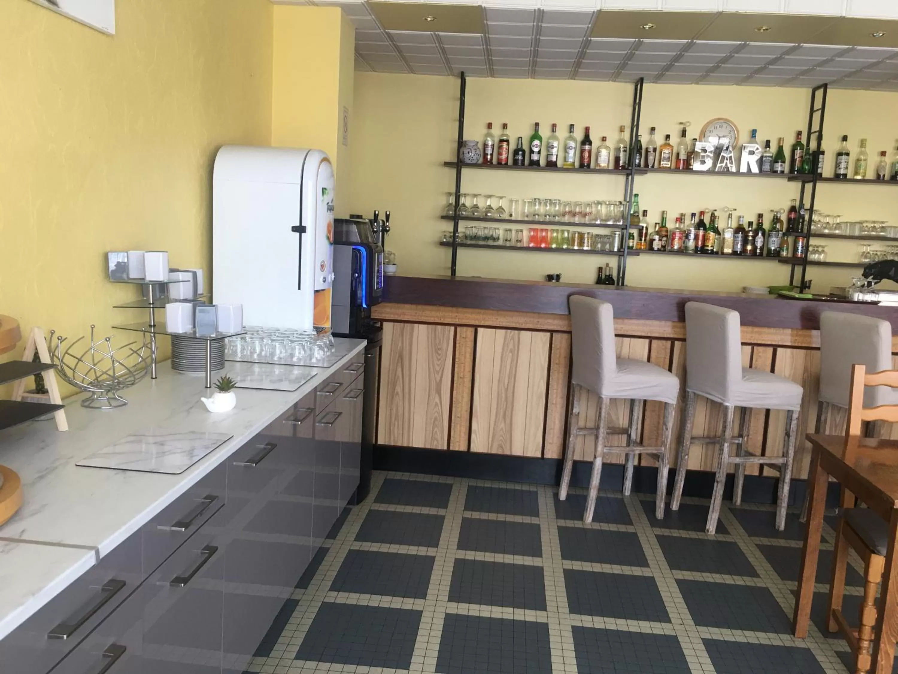 Restaurant/places to eat in Hotel Christina