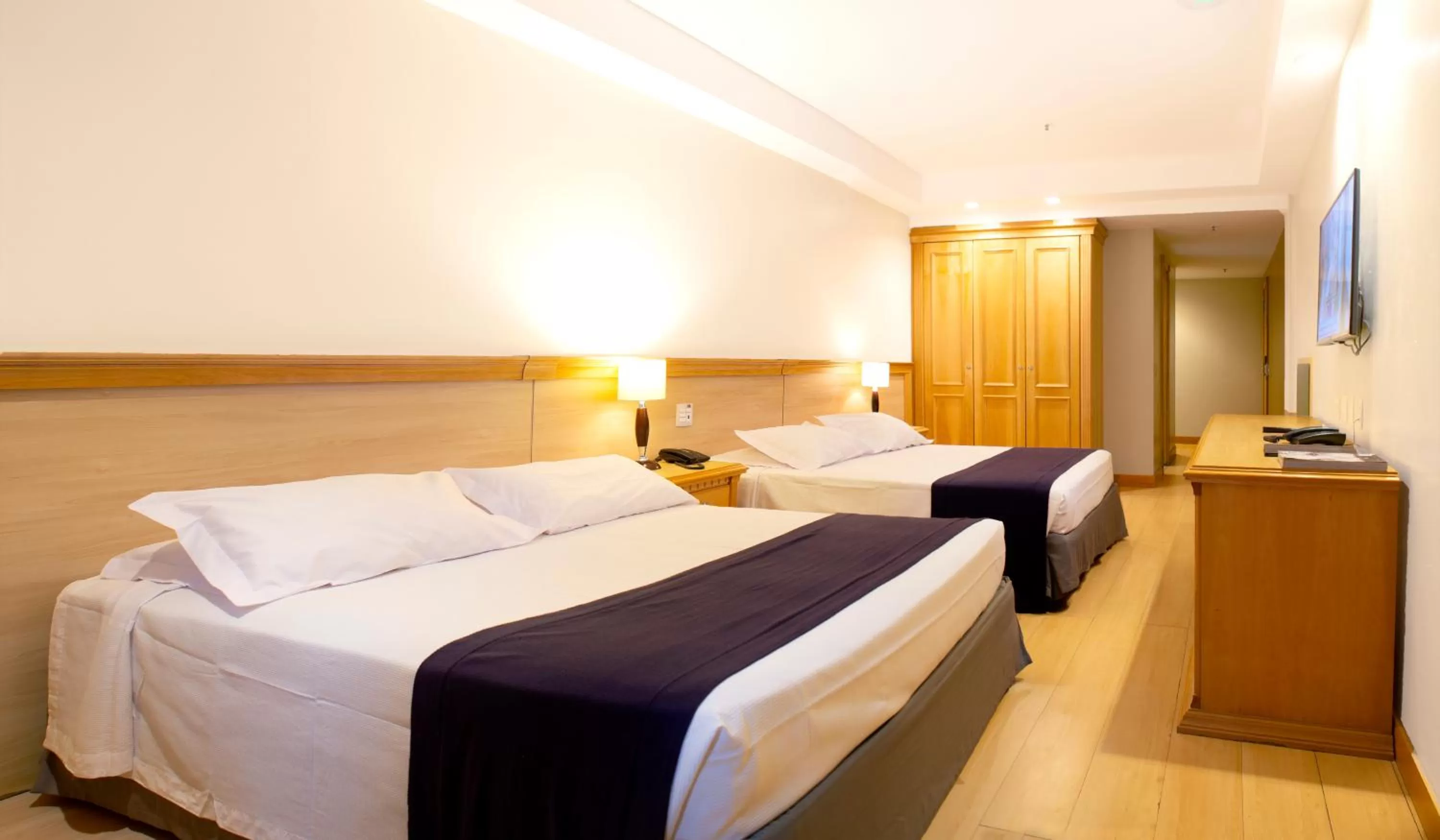 Photo of the whole room, Bed in Mar Palace Copacabana Hotel