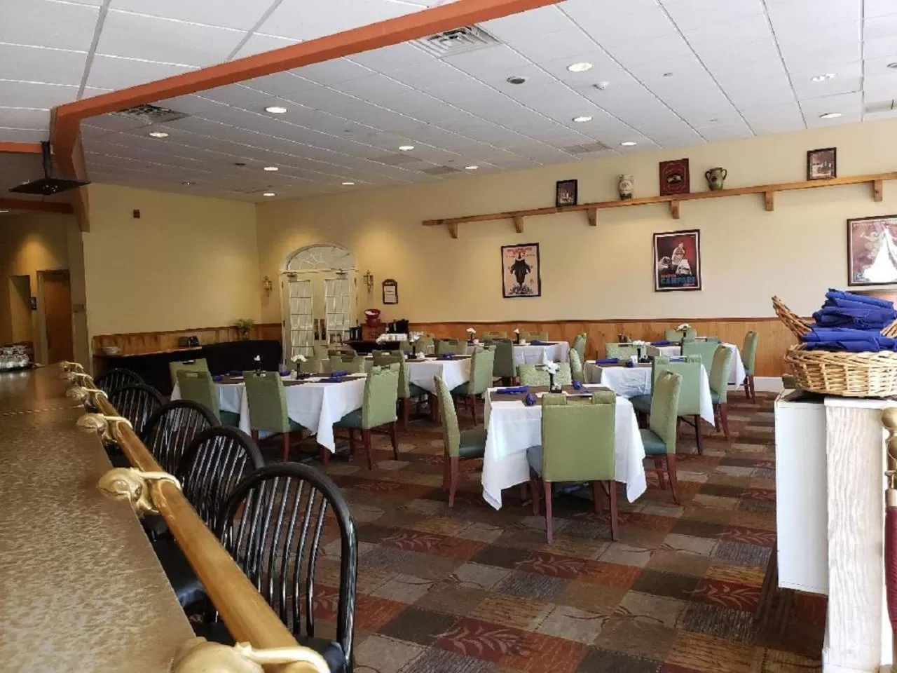 Restaurant/places to eat in Chateau Resort & Conference Center