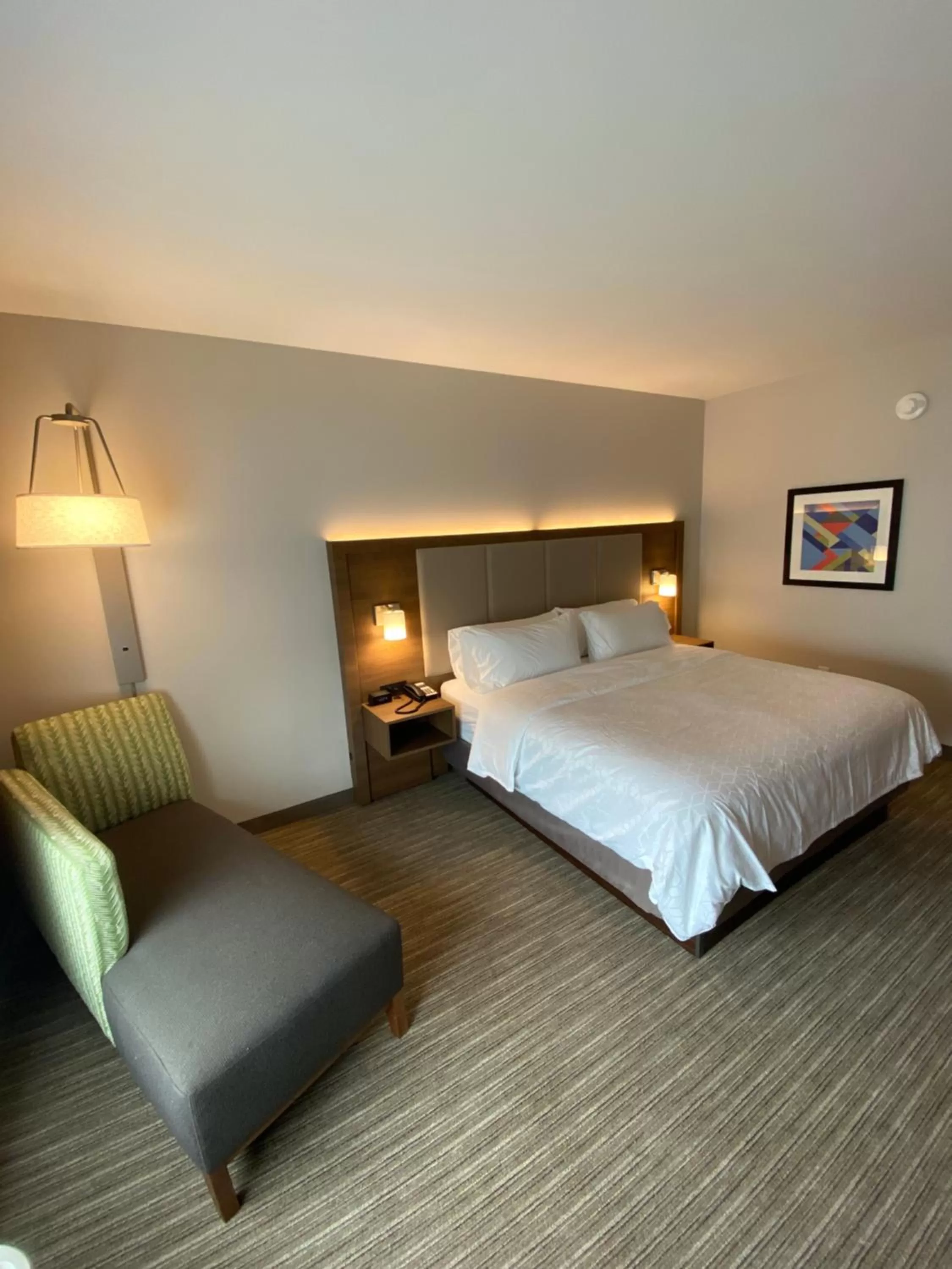 Bed in Holiday Inn Express & Suites - The Dalles by IHG