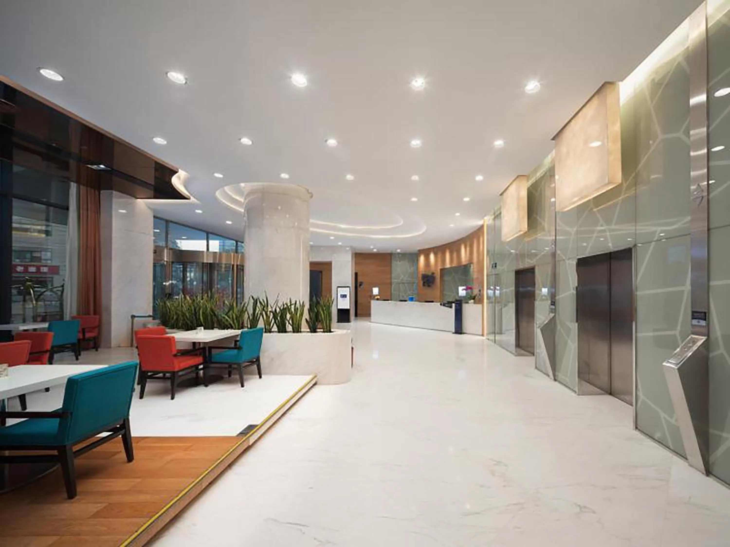 Property building in Holiday Inn Express Chengdu Gulou
