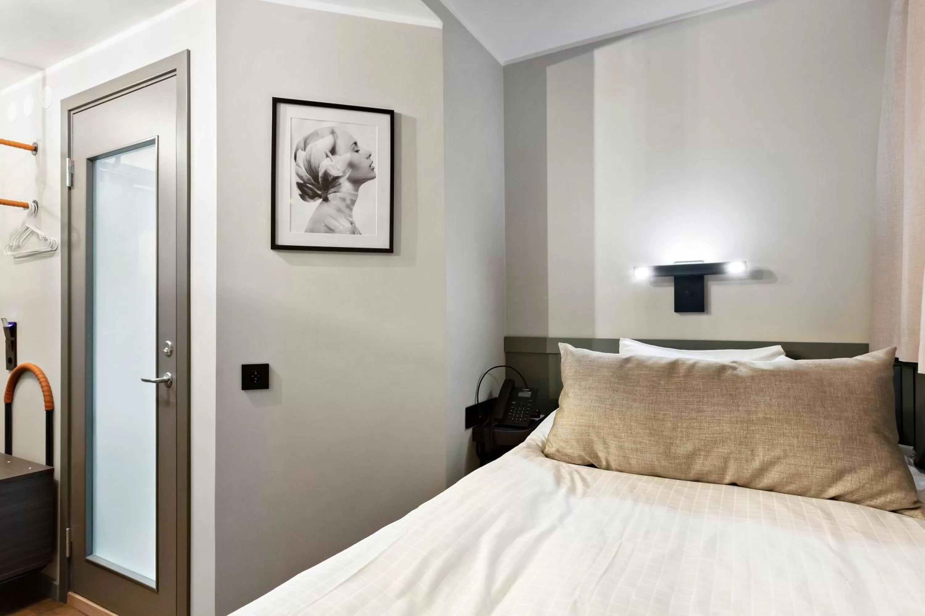 Bed in Best Western Hotel at 108