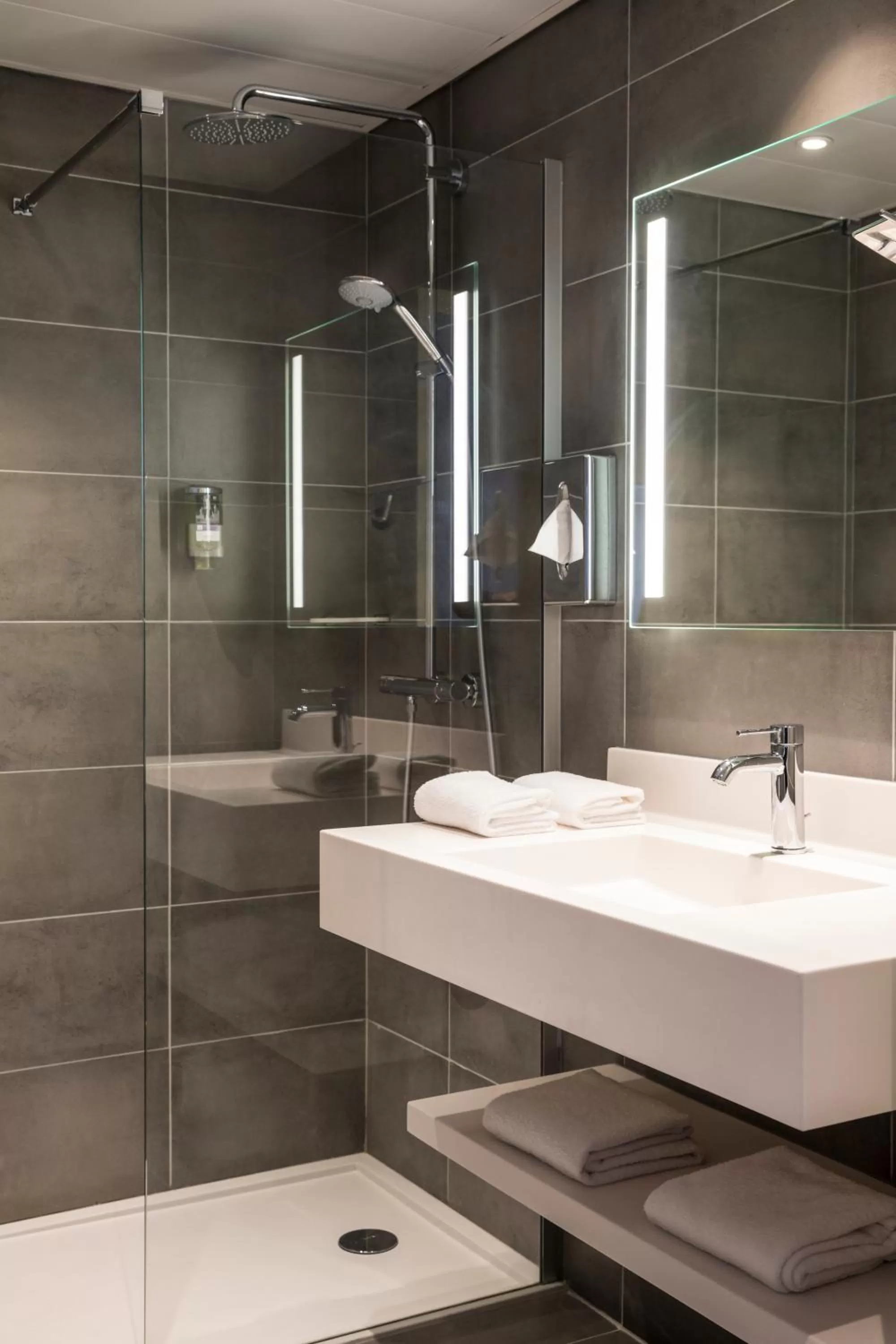 Shower in Mercure Beauvais Centre Cathédrale