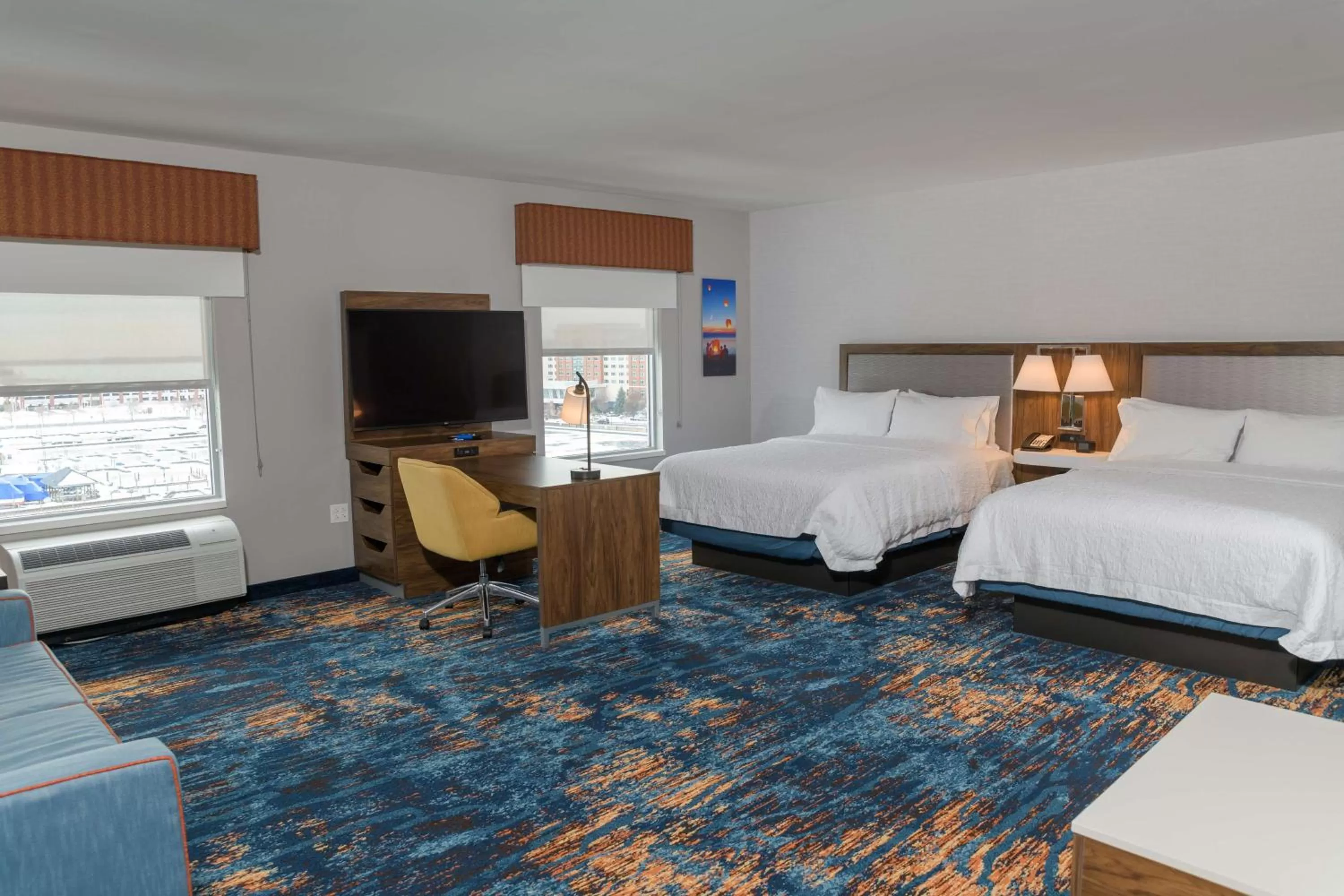 Bedroom, Bed in Hampton Inn & Suites Erie Bayfront