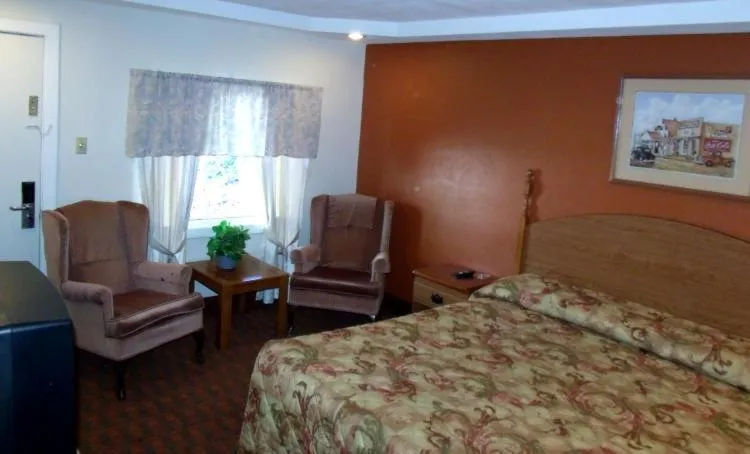 Bed in Woodlawn Hills Motel