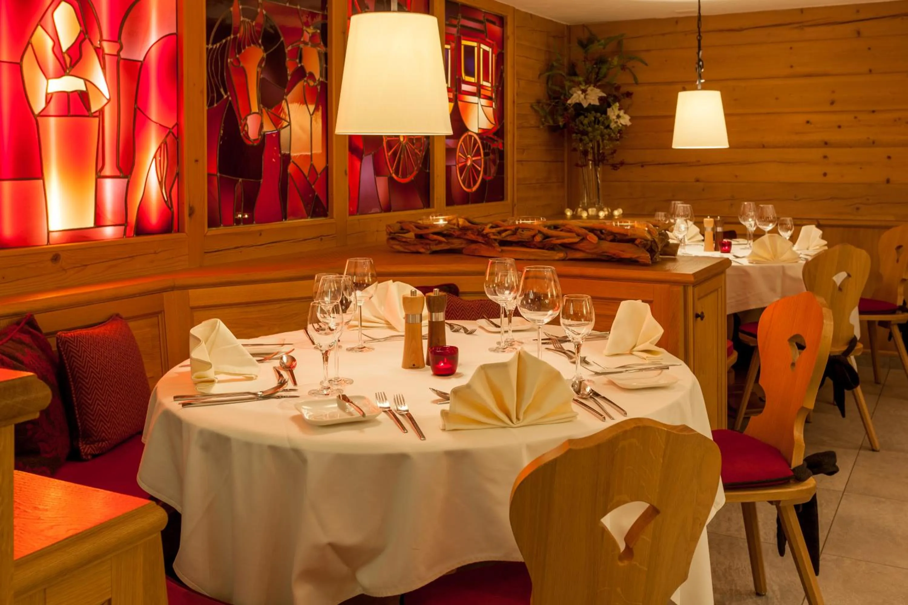 Restaurant/places to eat in Hotel Holiday