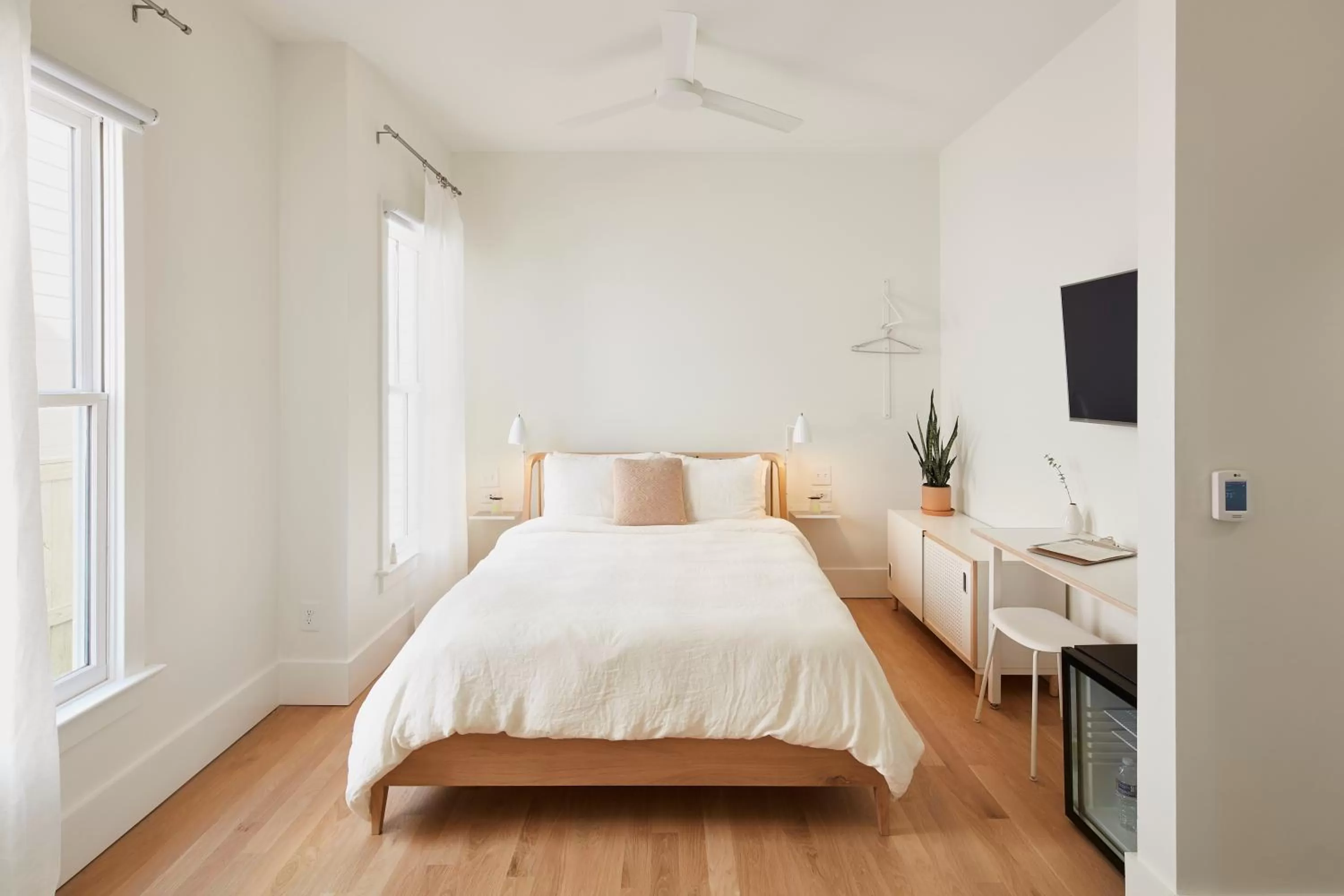 Bed in Guest House Raleigh