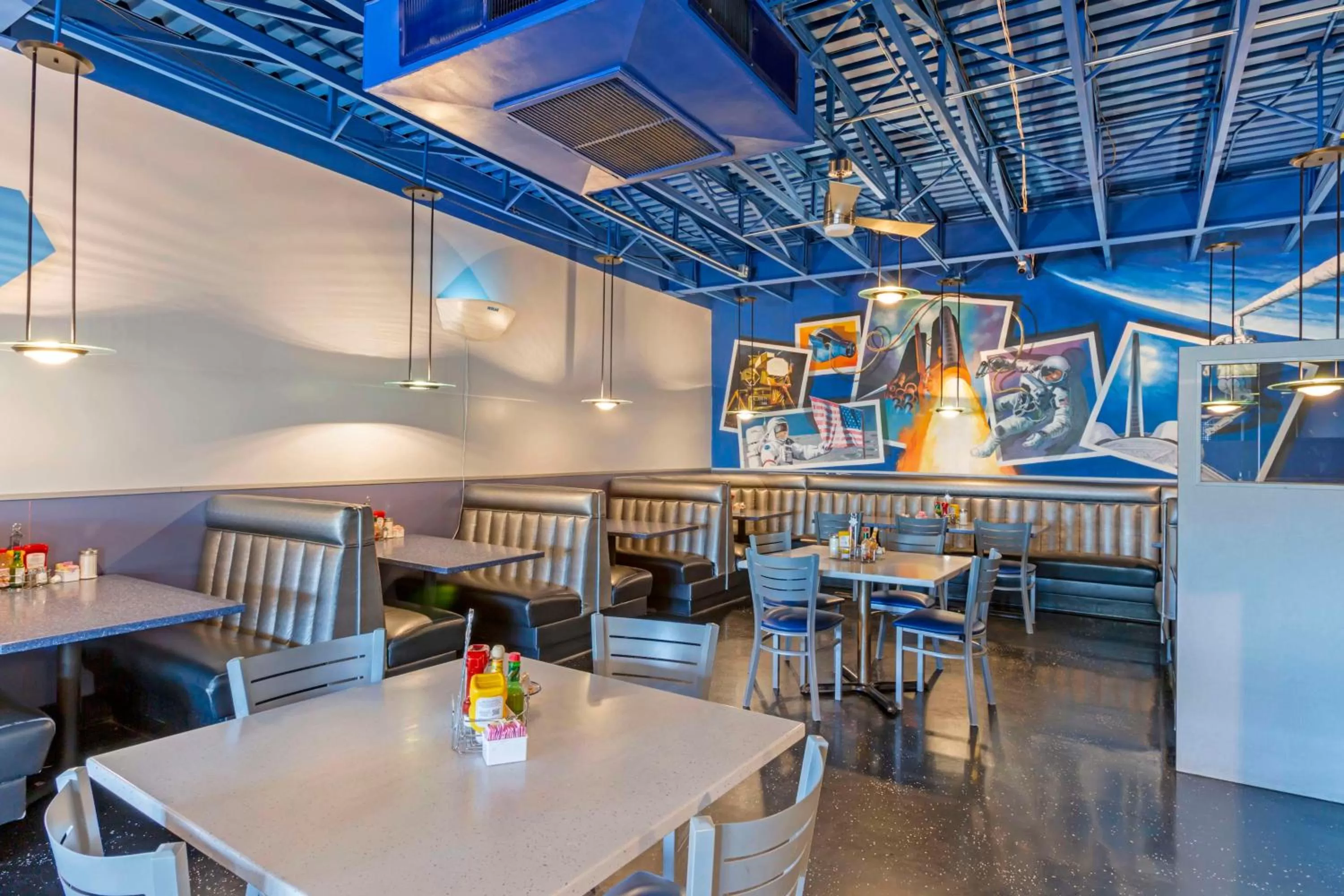 Breakfast in Best Western Space Age Lodge