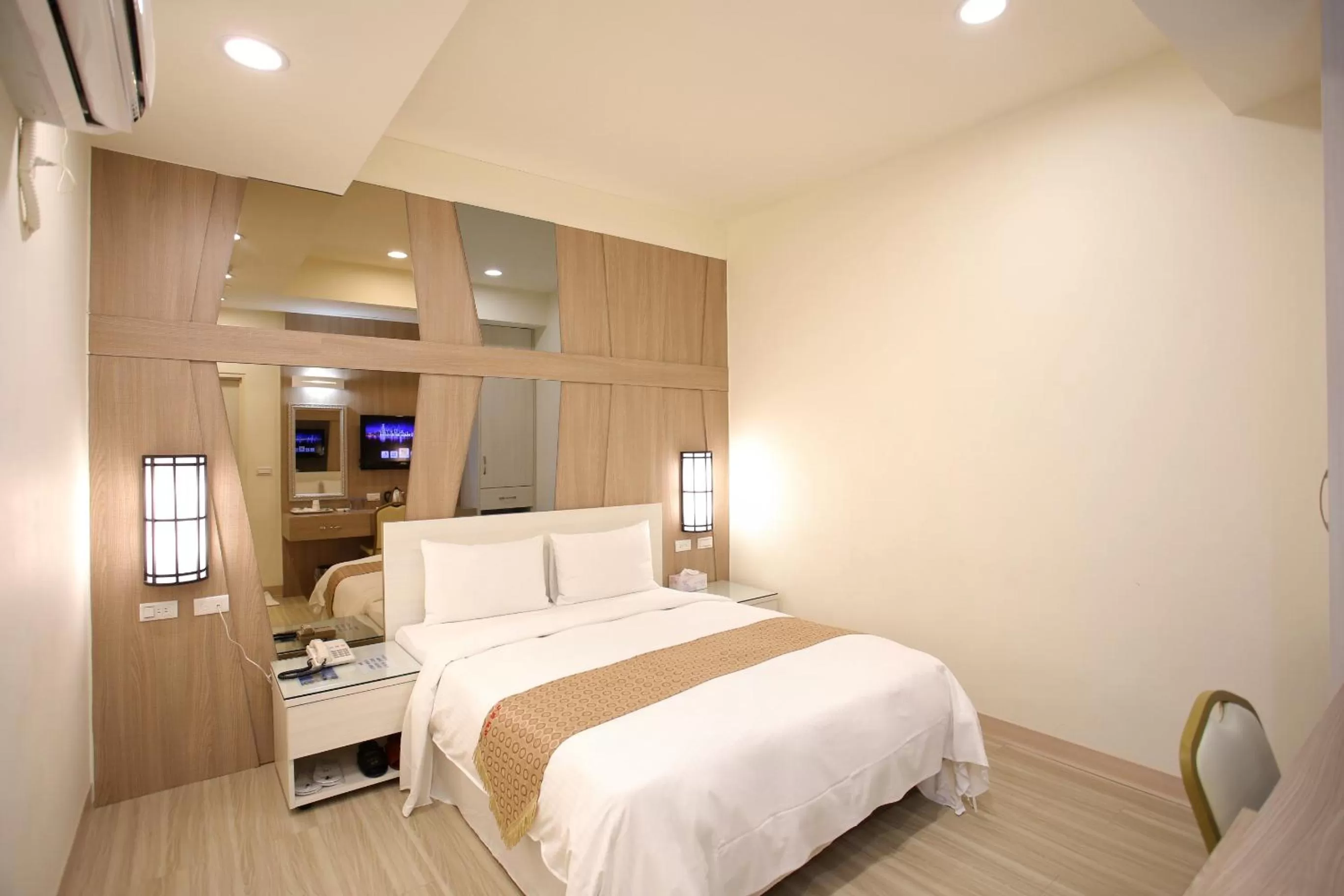 Bed in Chengdian Hotel