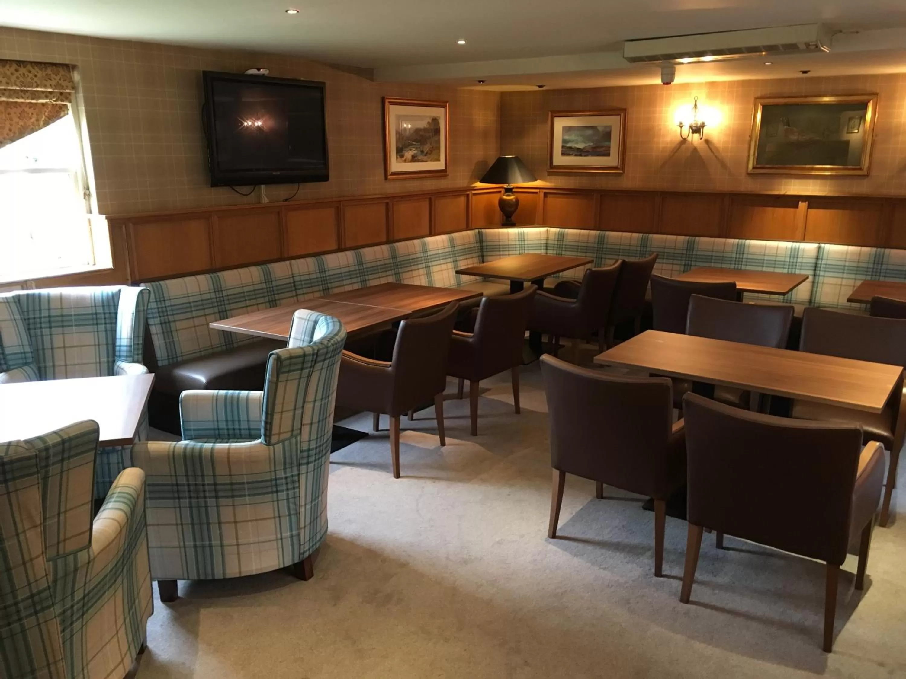 Restaurant/places to eat in The Winnock Hotel