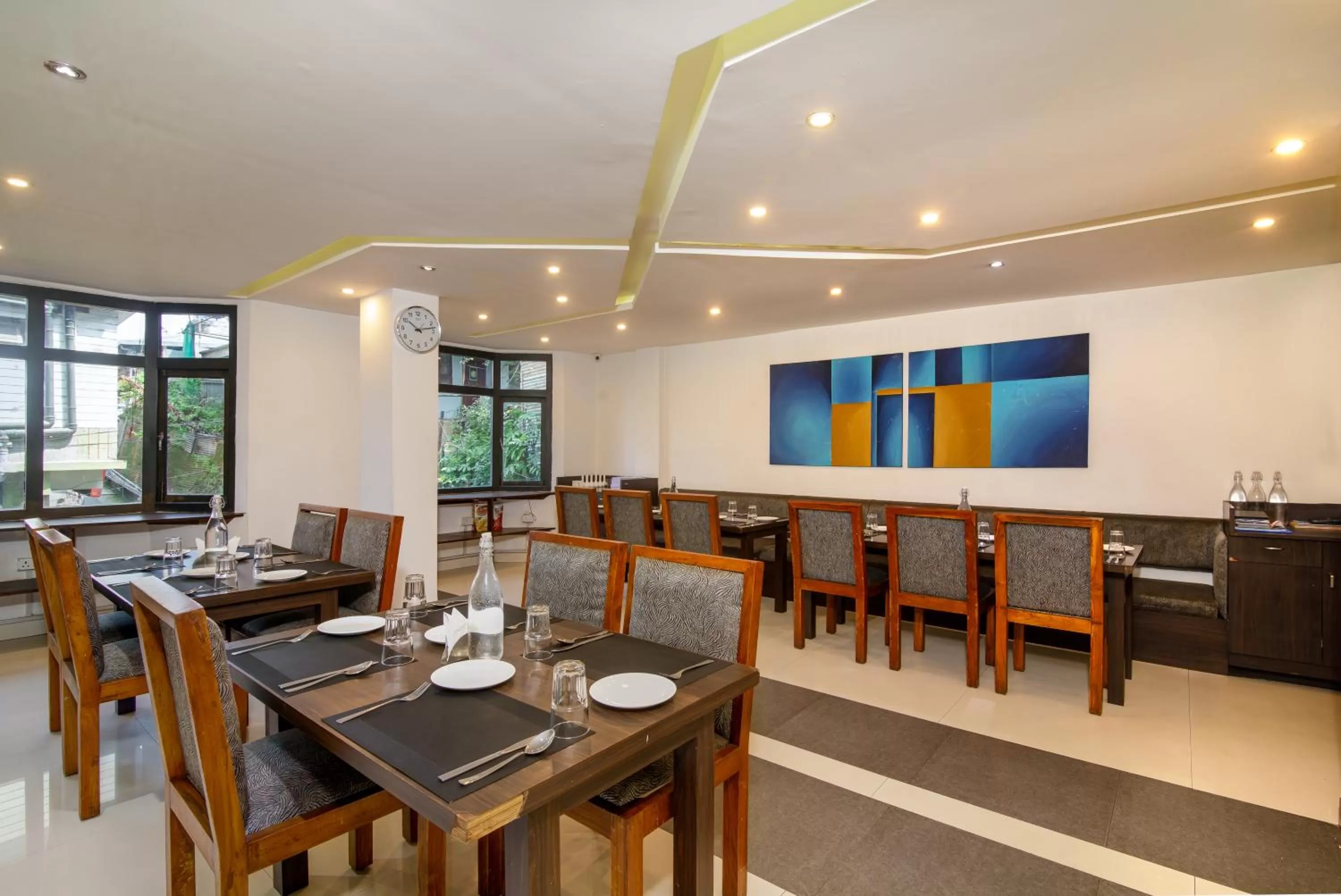 Restaurant/Places to Eat in Muscatel Yavachi - 400 Mts from MG Marg