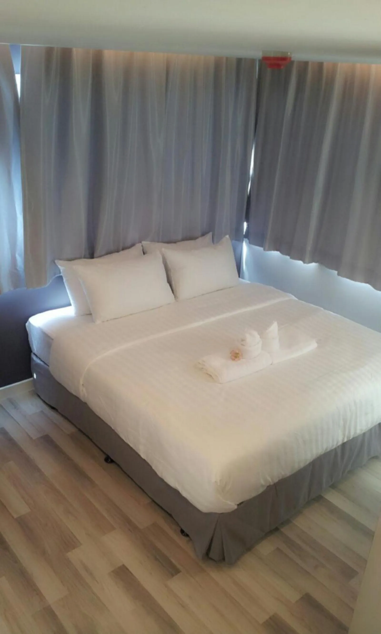 Photo of the whole room, Bed in Nantra Ploenchit hotel