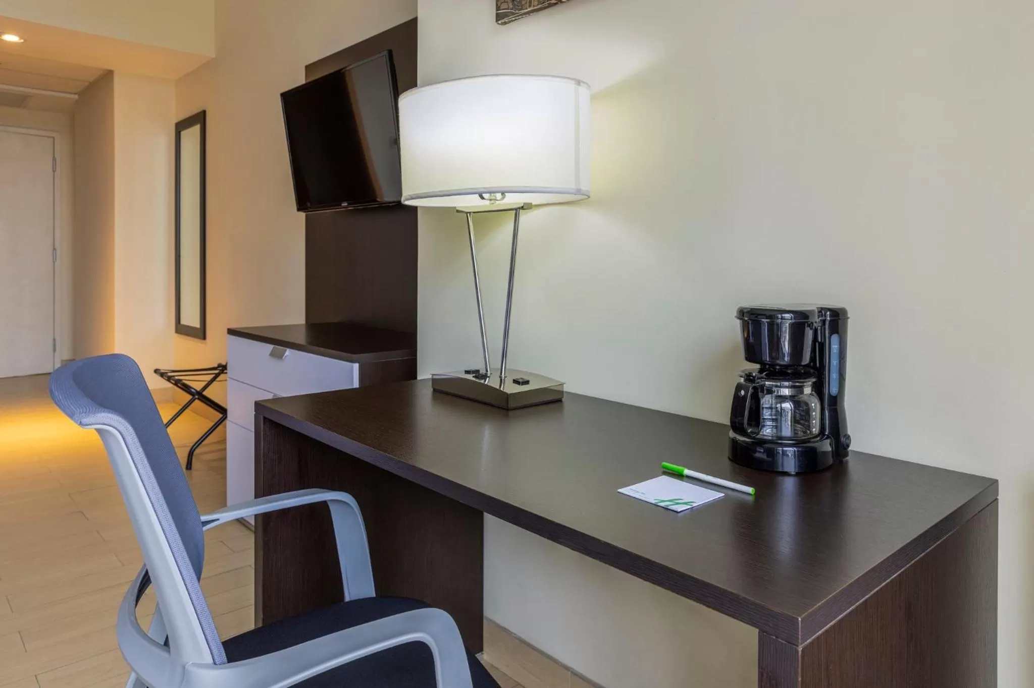 Bedroom in Holiday Inn Panama Distrito Financiero by IHG