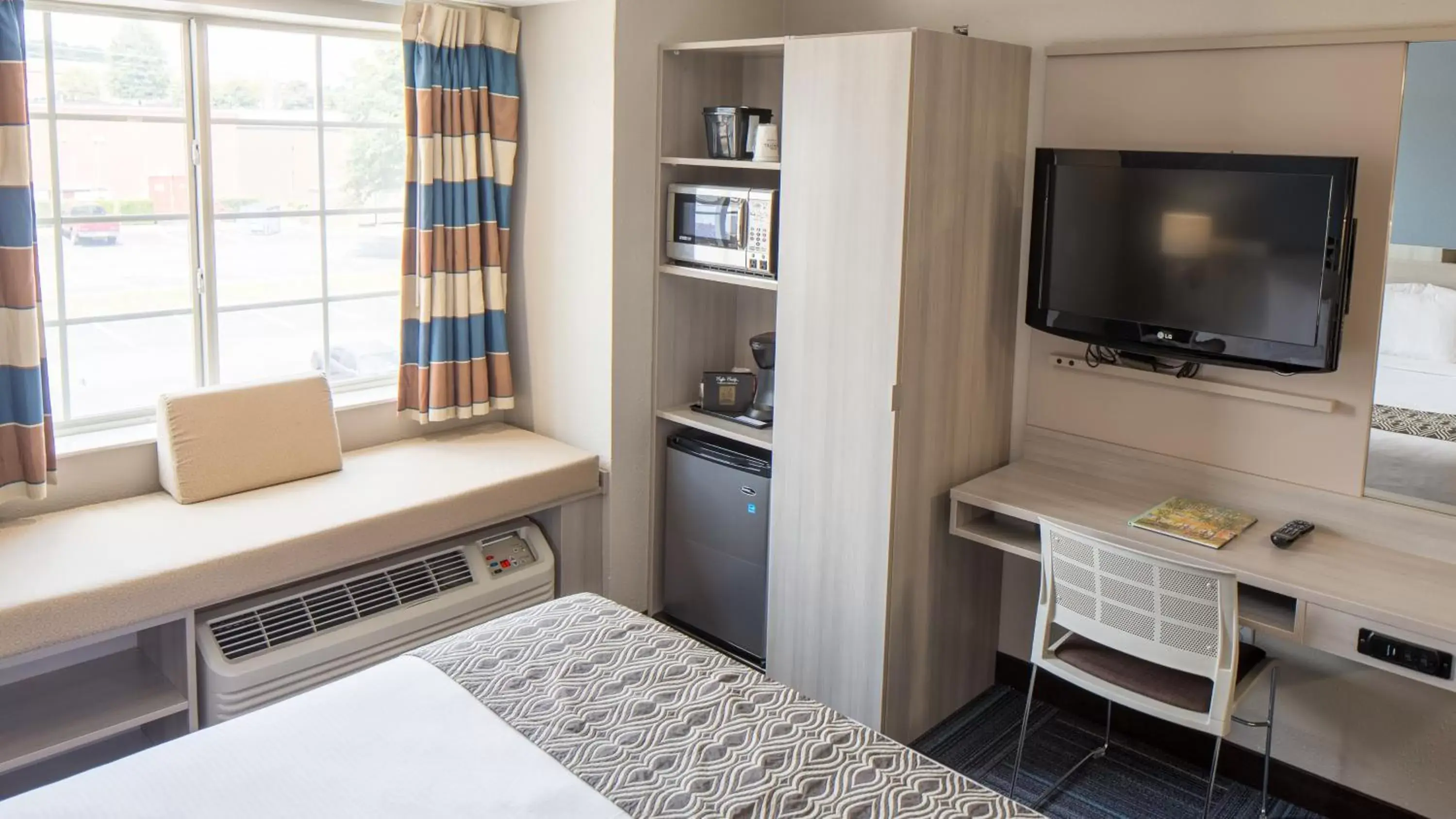 Queen Room - Non-Smoking in Microtel Inn & Suites - Greenville Queen Room - Non-Smoking in Microtel Inn & Suites - Greenville