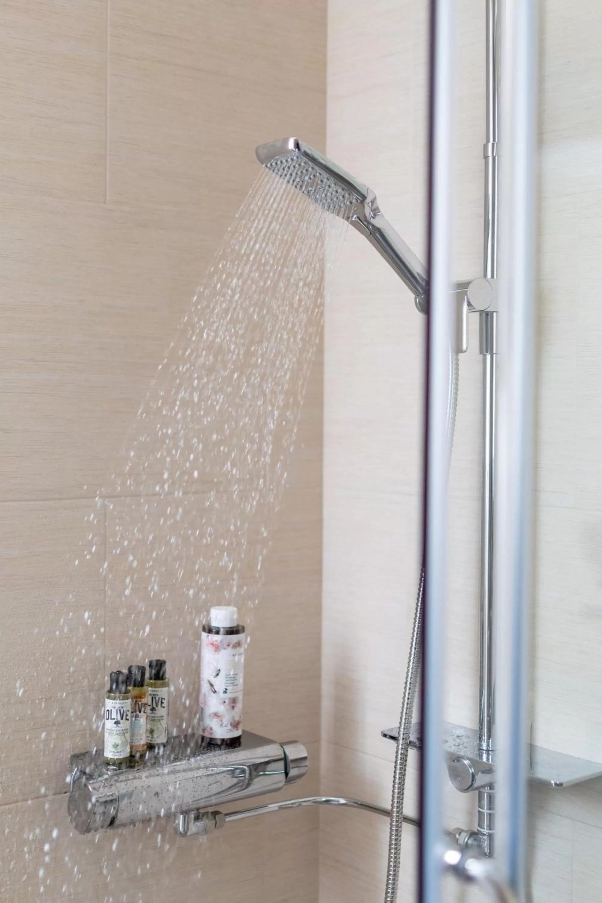 Toilet in 12 Keys Athens Apartments