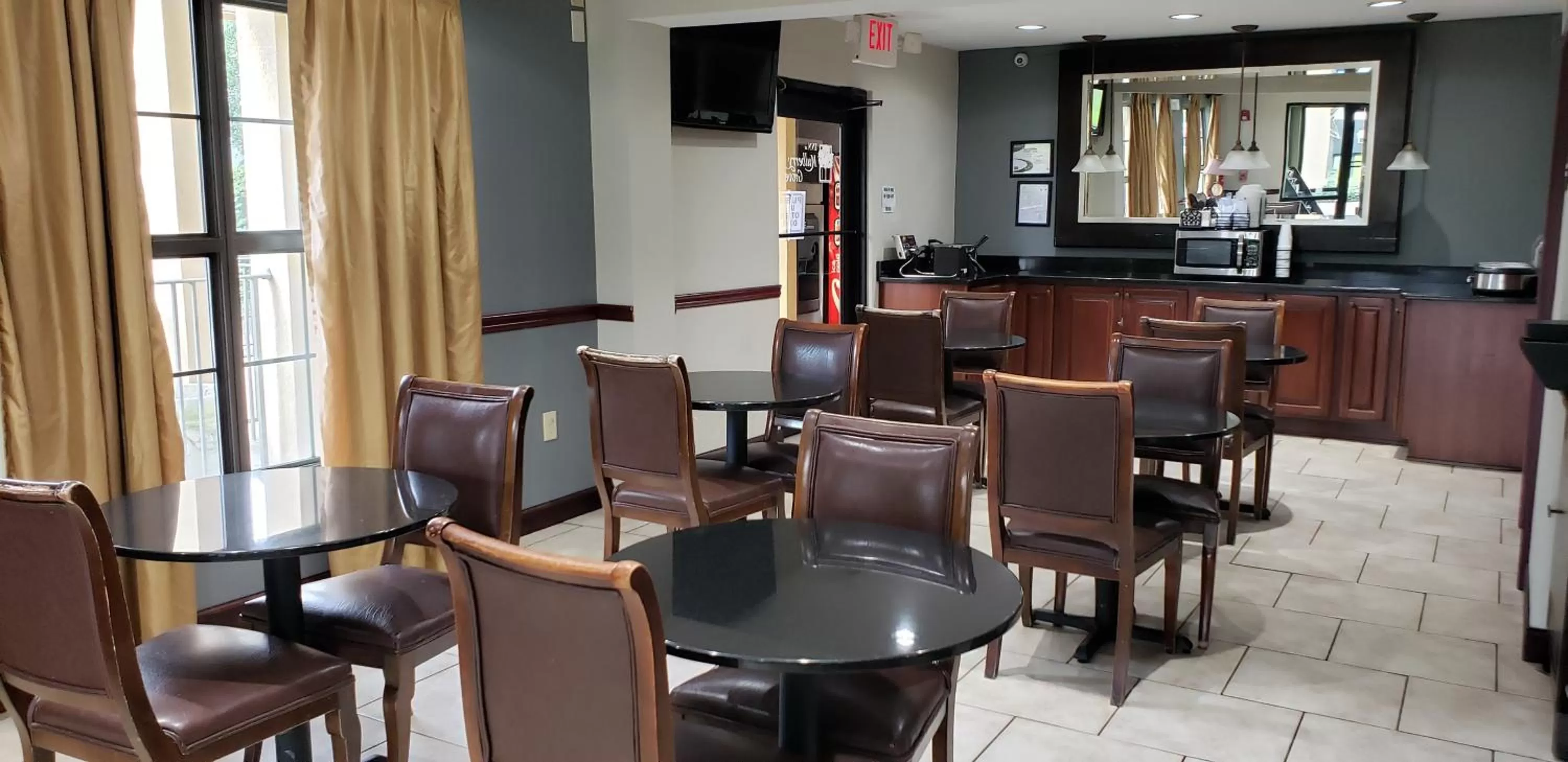 Restaurant/places to eat in Inn at Mulberry Grove