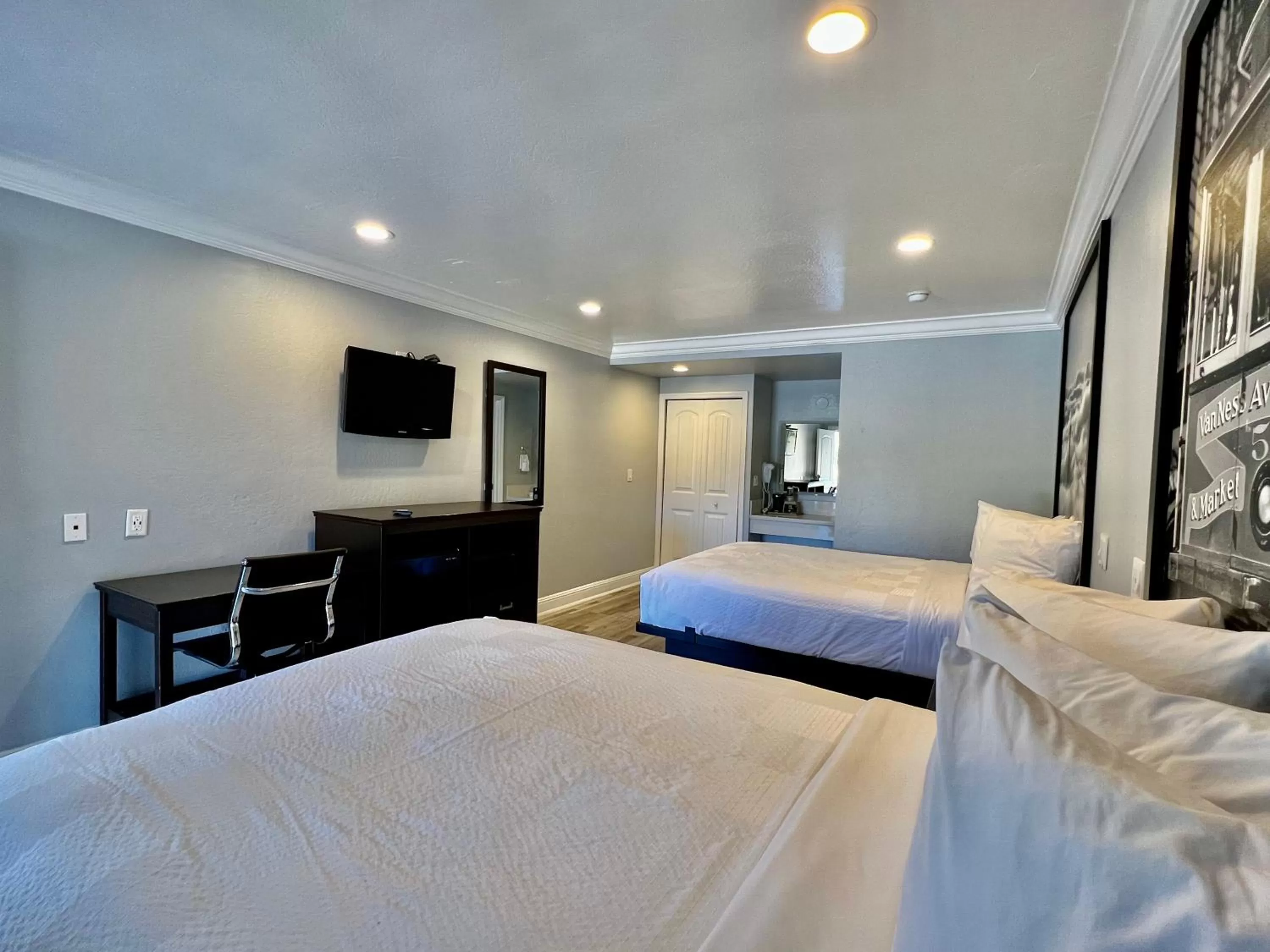 Bed in Aura Inn Monterey