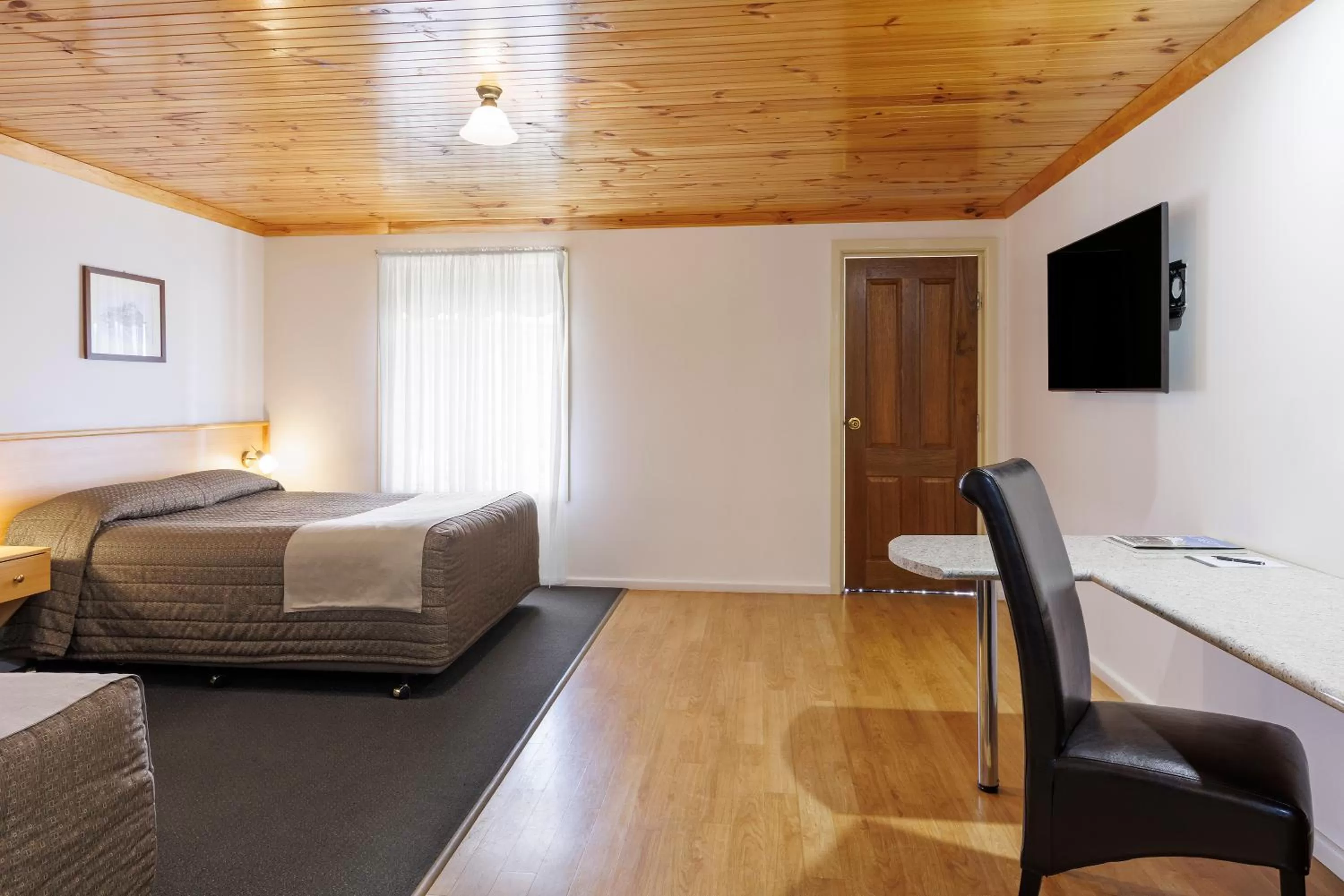 Facade/entrance in Black Gold Motel