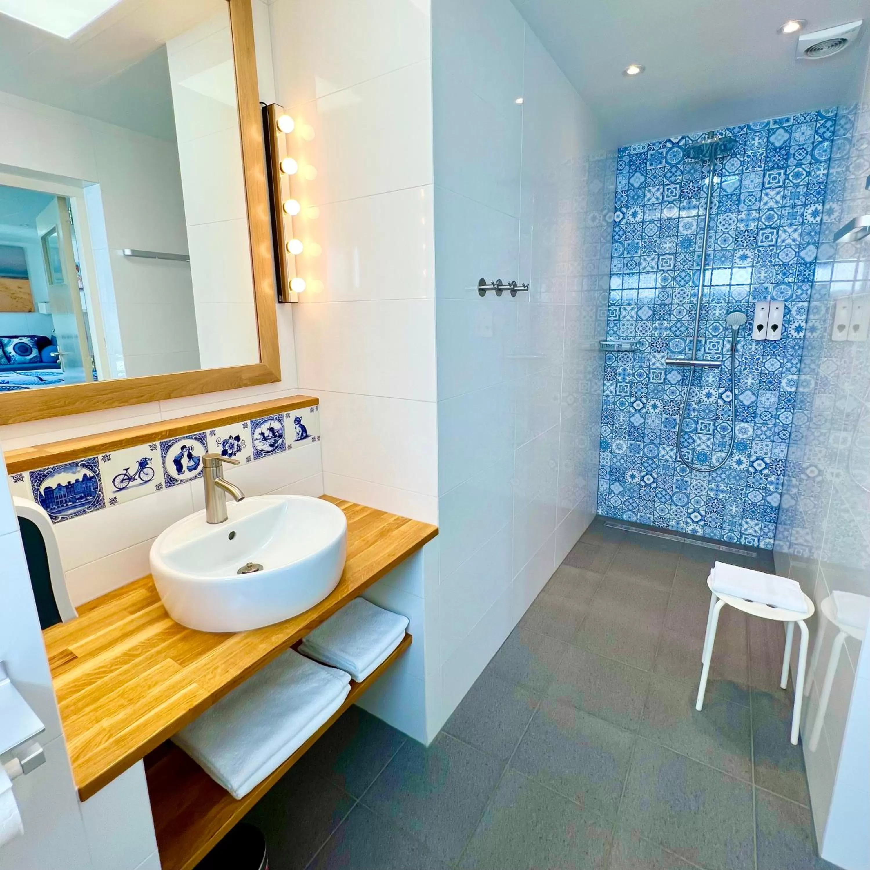 Bathroom in Rooi Bij de Knoptoren B&B