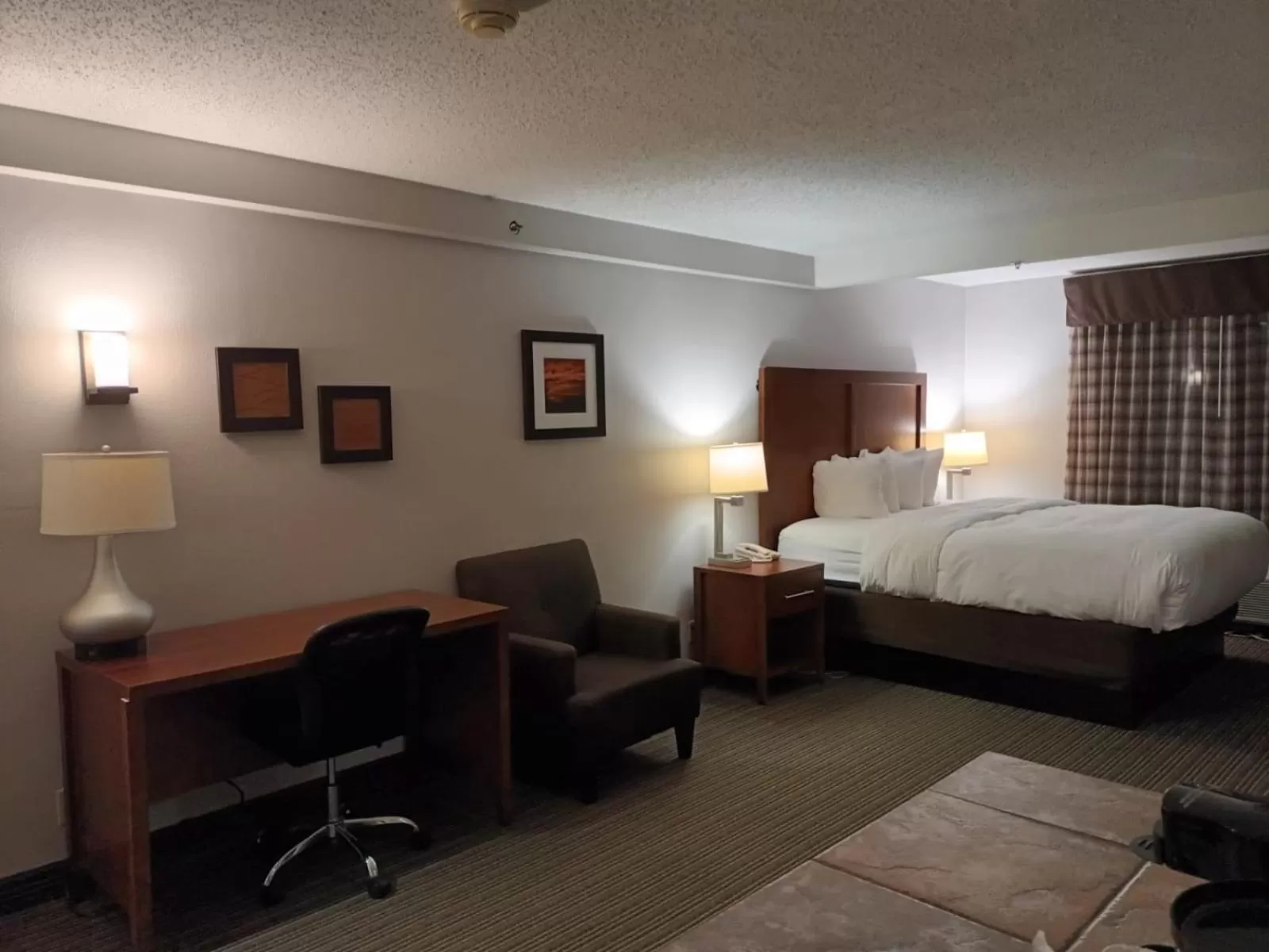 Photo of the whole room, Bed in Country Inn & Suites by Radisson, Battle Creek, MI