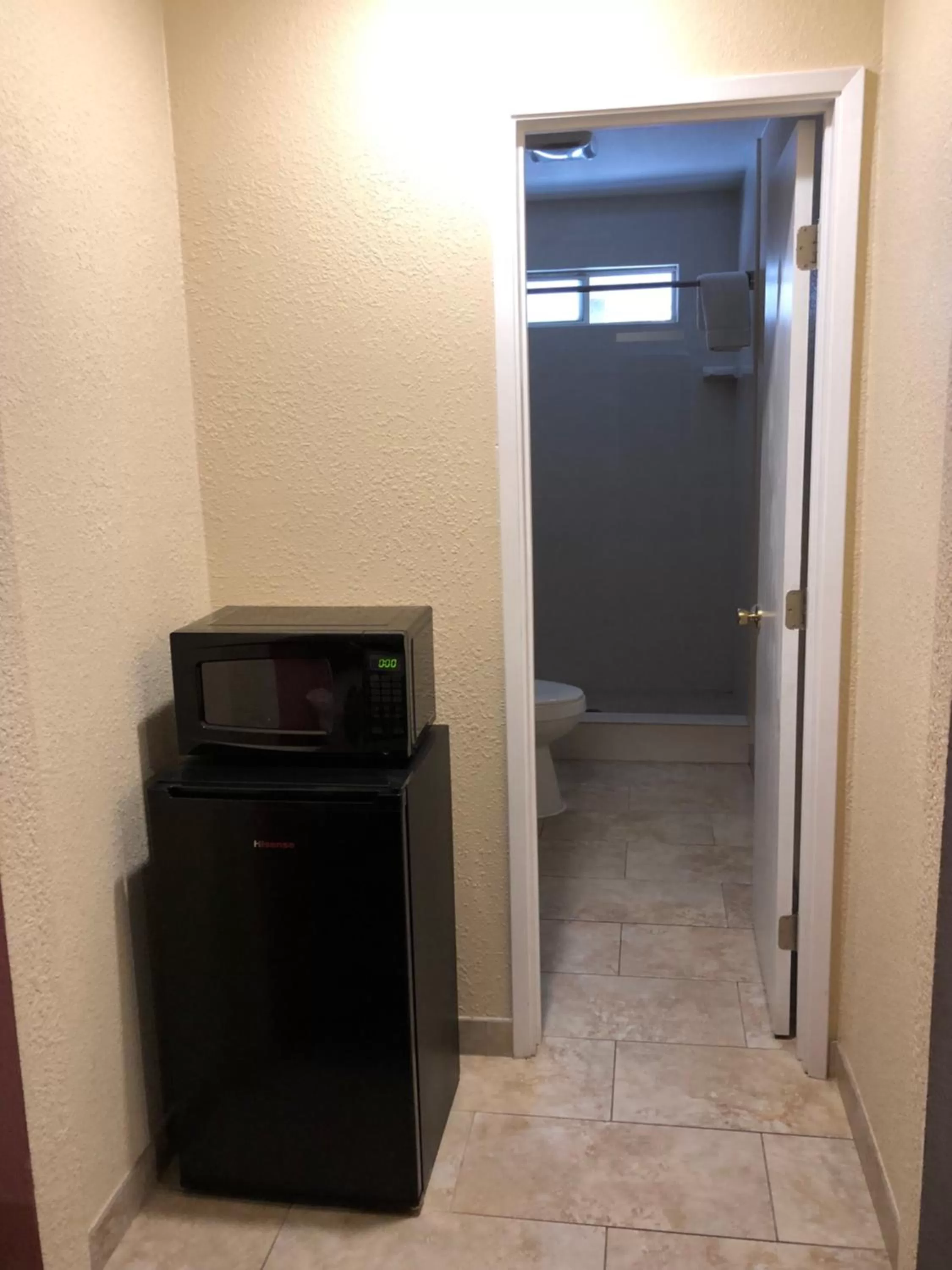 microwave in Dixon Motel