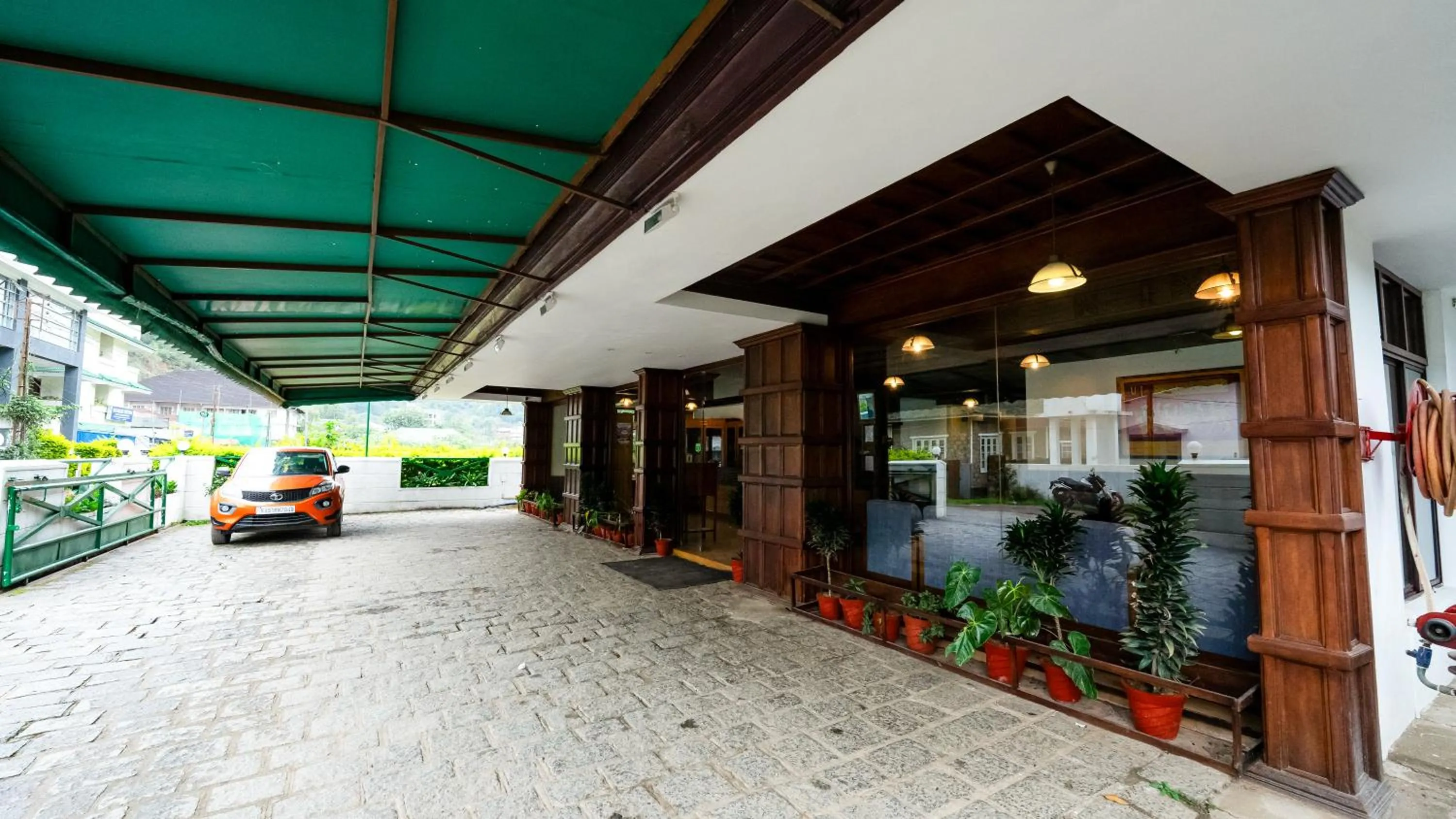 Property building in Westwood Riverside