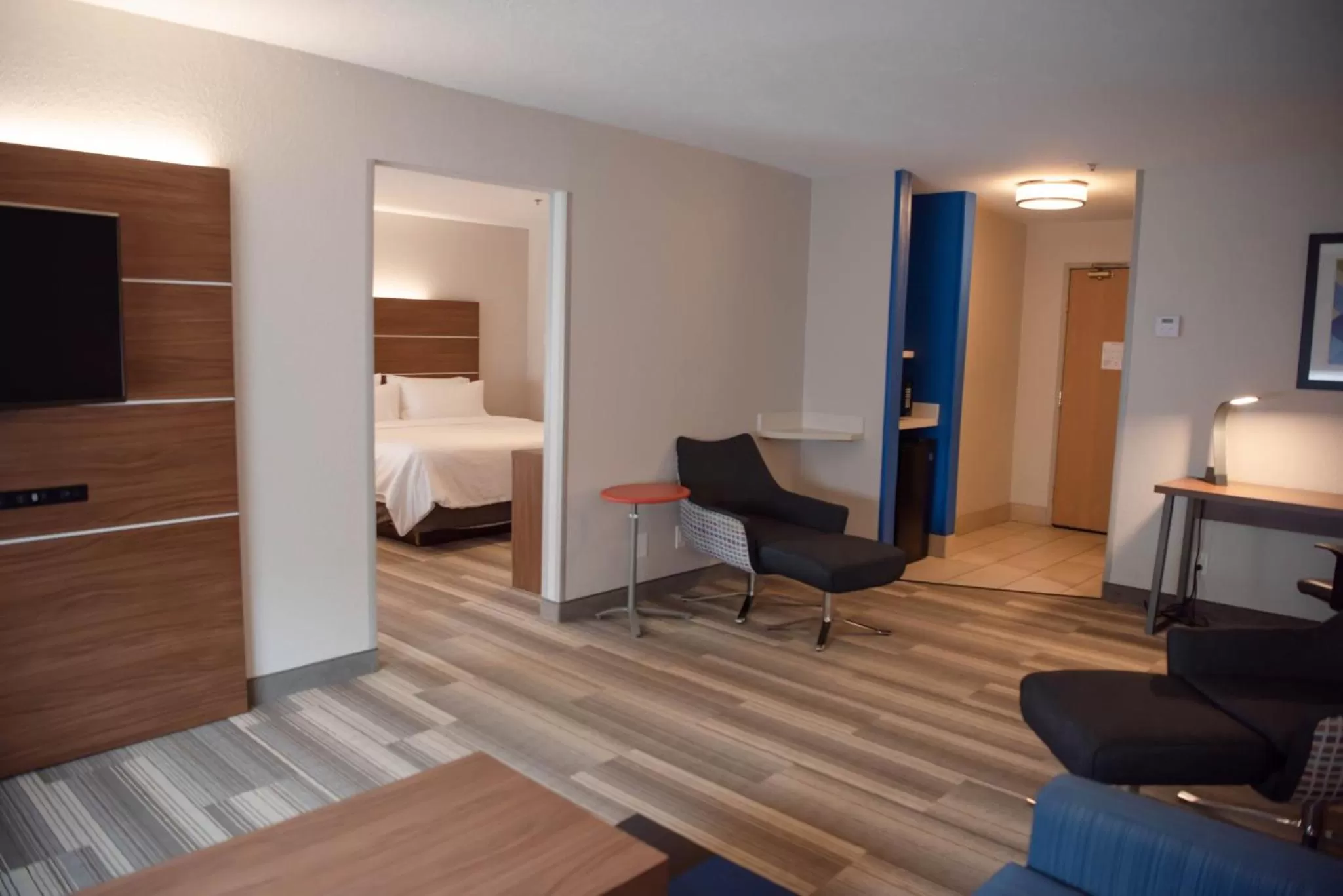 Photo of the whole room, Bed in Holiday Inn Express Winfield - Teays Valley by IHG