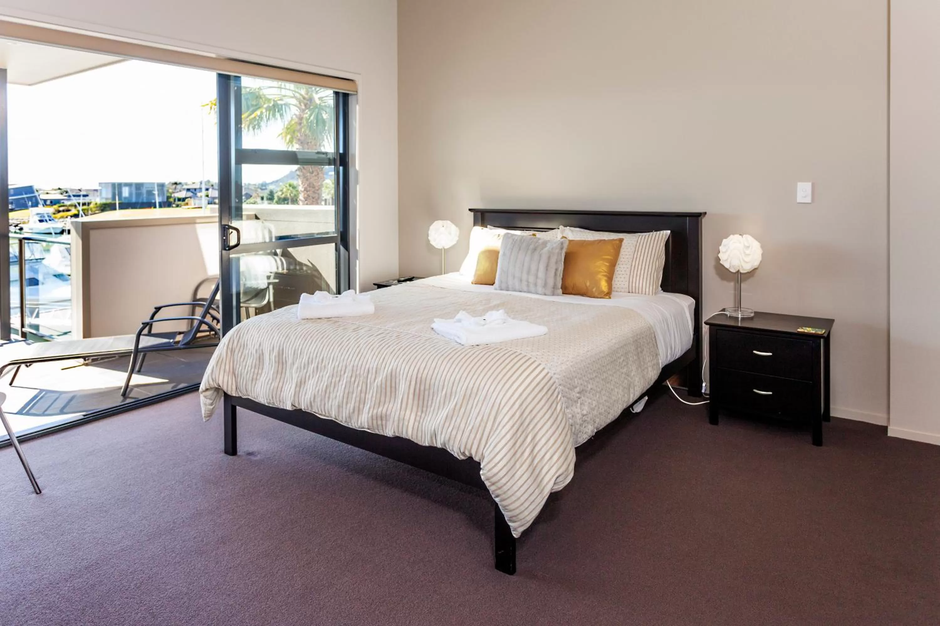 Two-Bedroom King Suite (4 Adults) - Water Front in Sovereign Pier On The Waterways