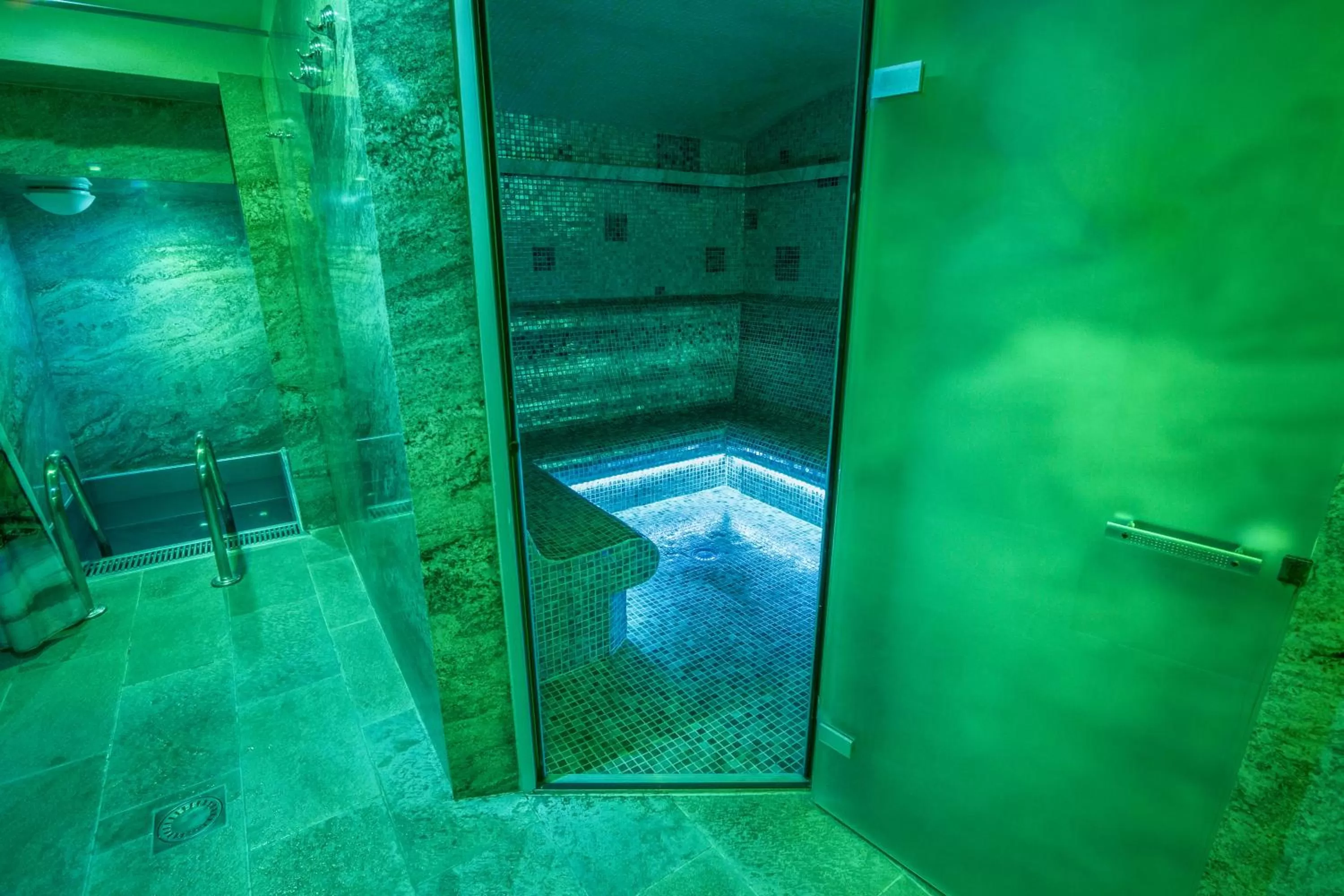 Steam room in Hotel Grand