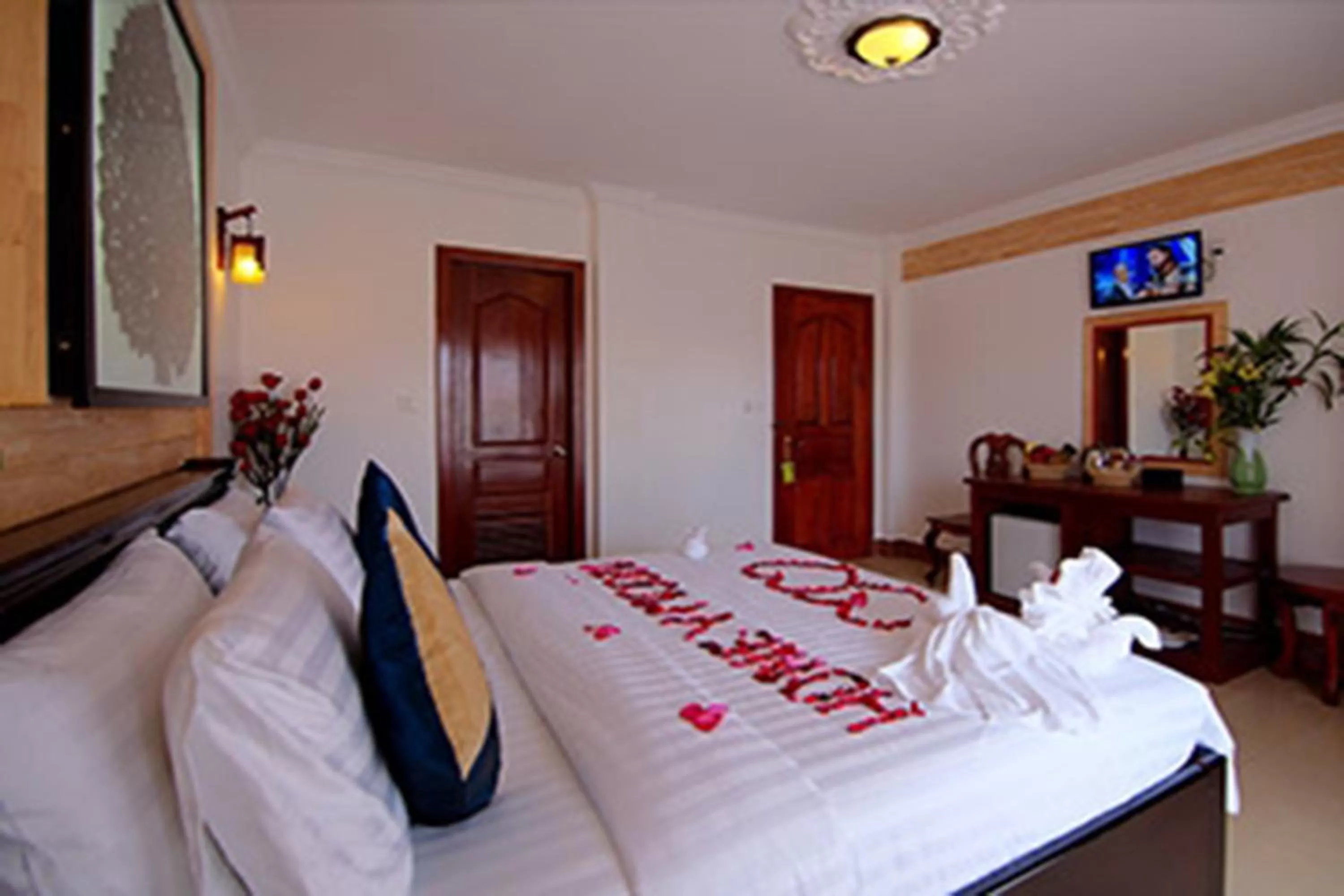 Bedroom, Bed in Bou Phanith Villa