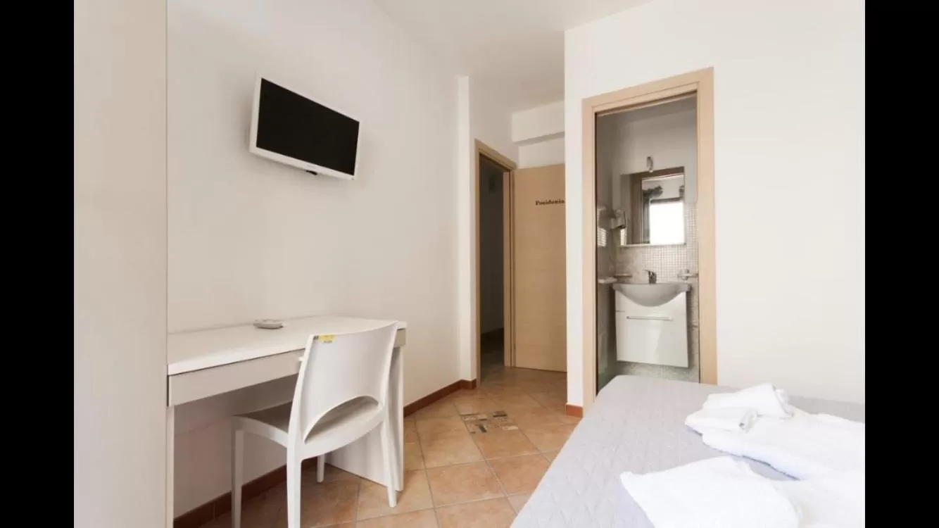 TV and multimedia, TV/Entertainment Center in Verdirooms158