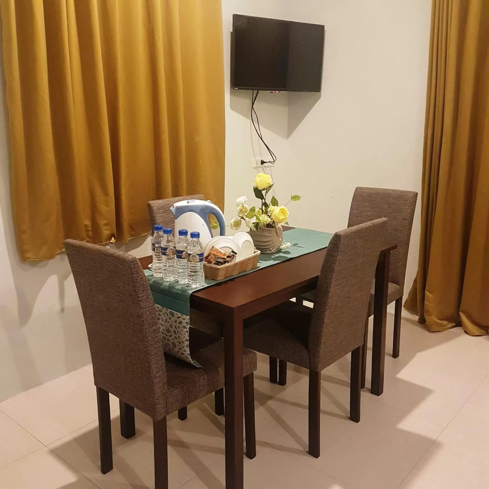 Dining area in Tropical Fun Ta Sea Rentals