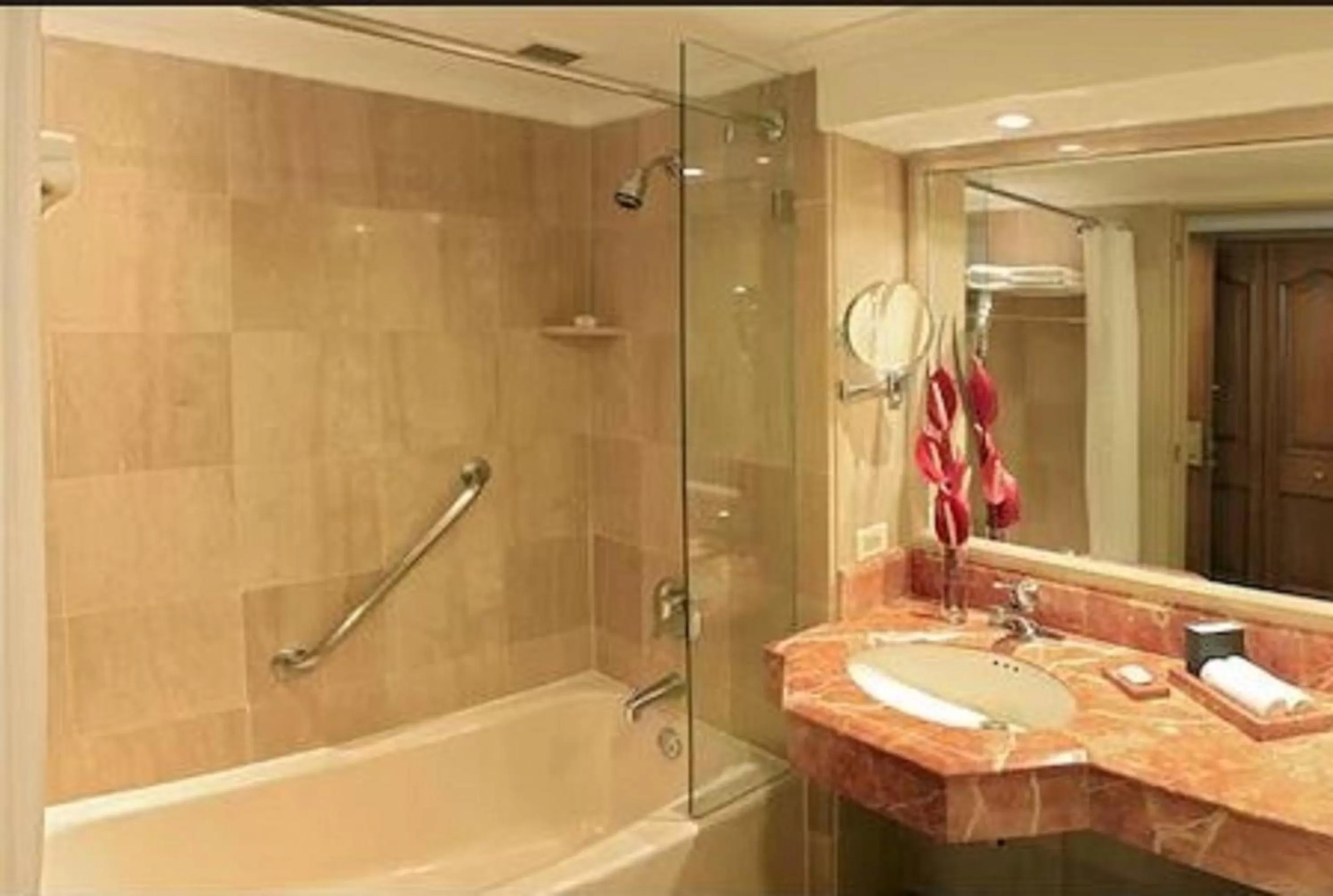 Bathroom in Hotel Intercontinental Cali by IHG
