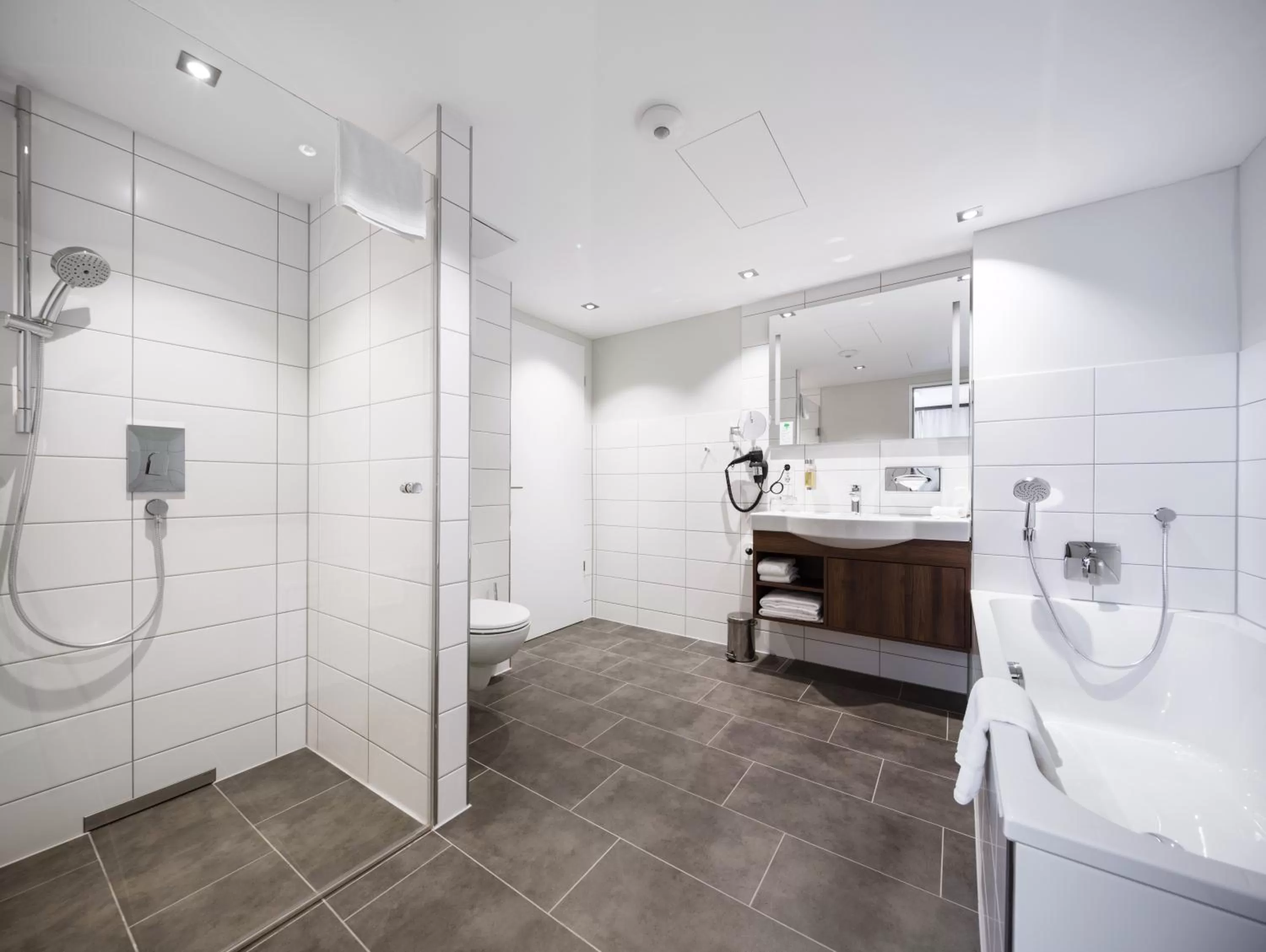 Shower in Apart-Hotel FirstBoarding Bayreuth