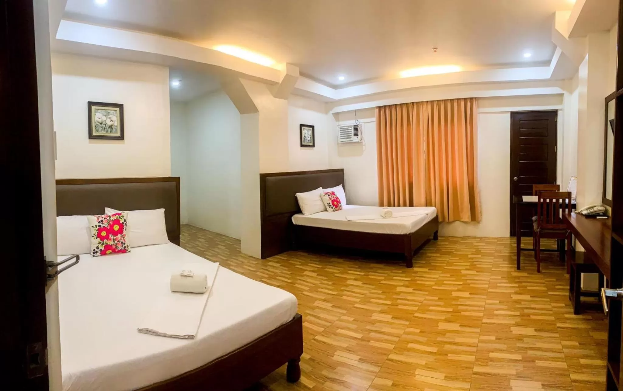 Photo of the whole room, Bed in Jurias Garden Hotel