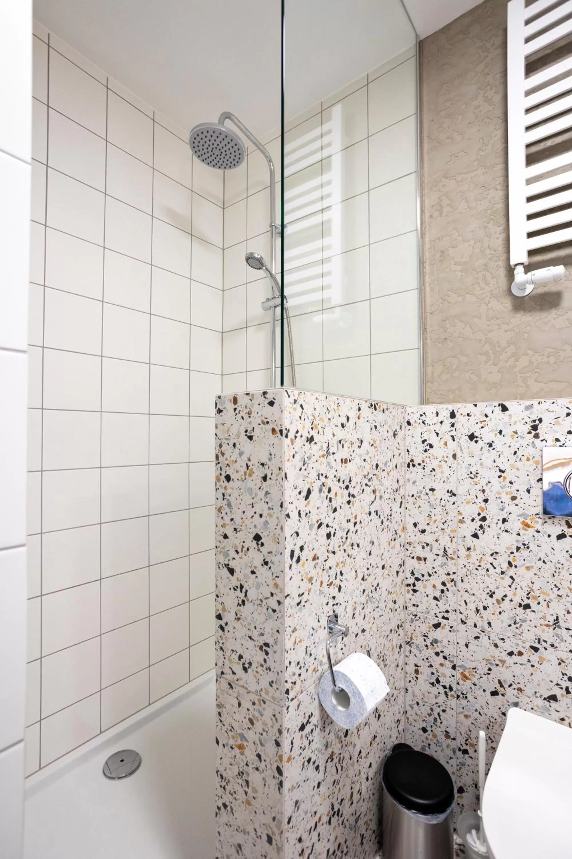 Shower in Szuflada Rooms