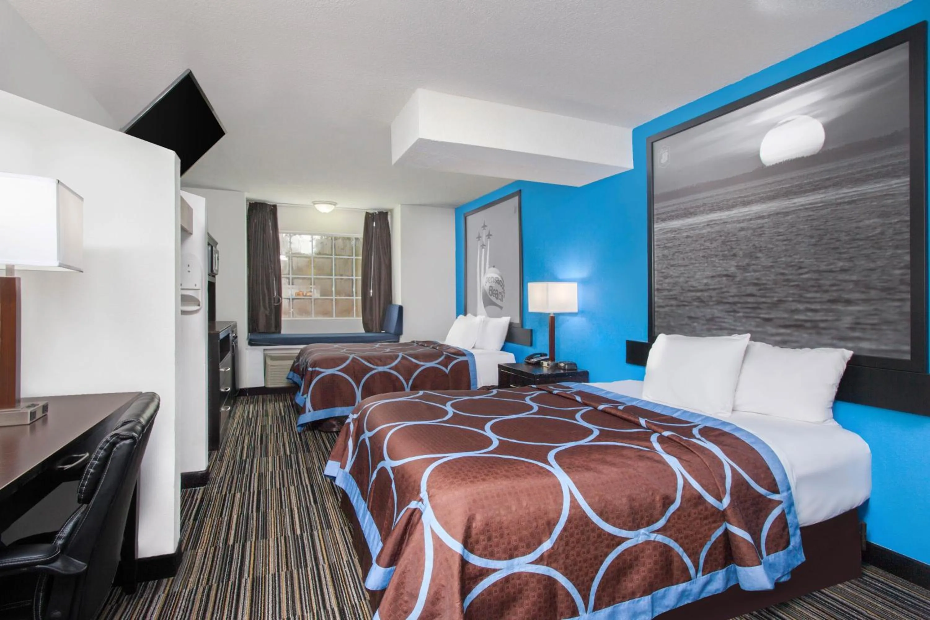 Bedroom, Bed in Super 8 by Wyndham Pensacola