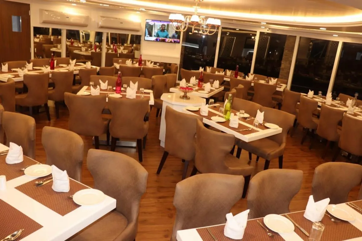 Restaurant/places to eat in Hotel Pushp Villa Agra Taj East Gate