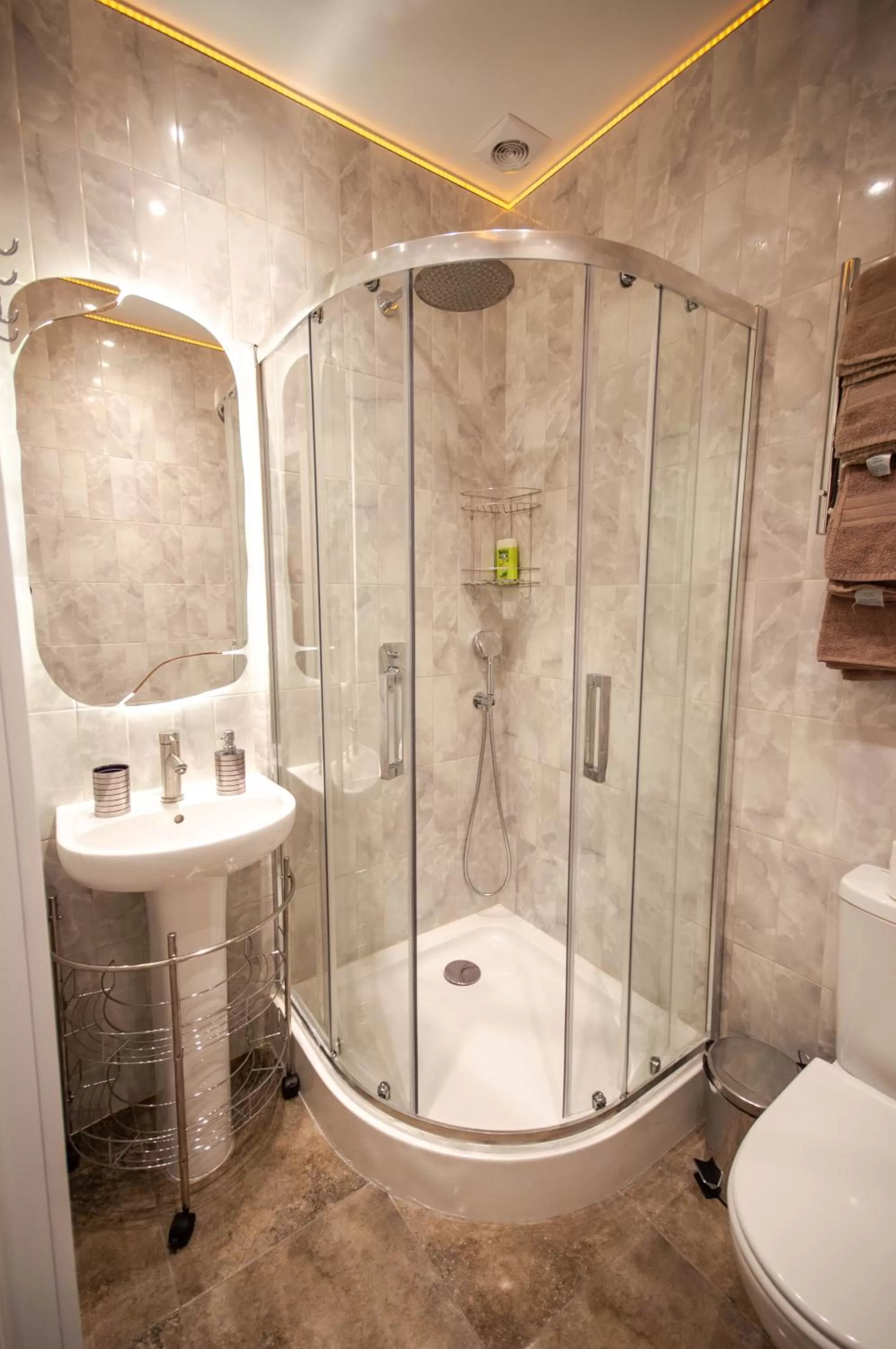 Toilet in Kyiv Panorama Apartments near Gulliver