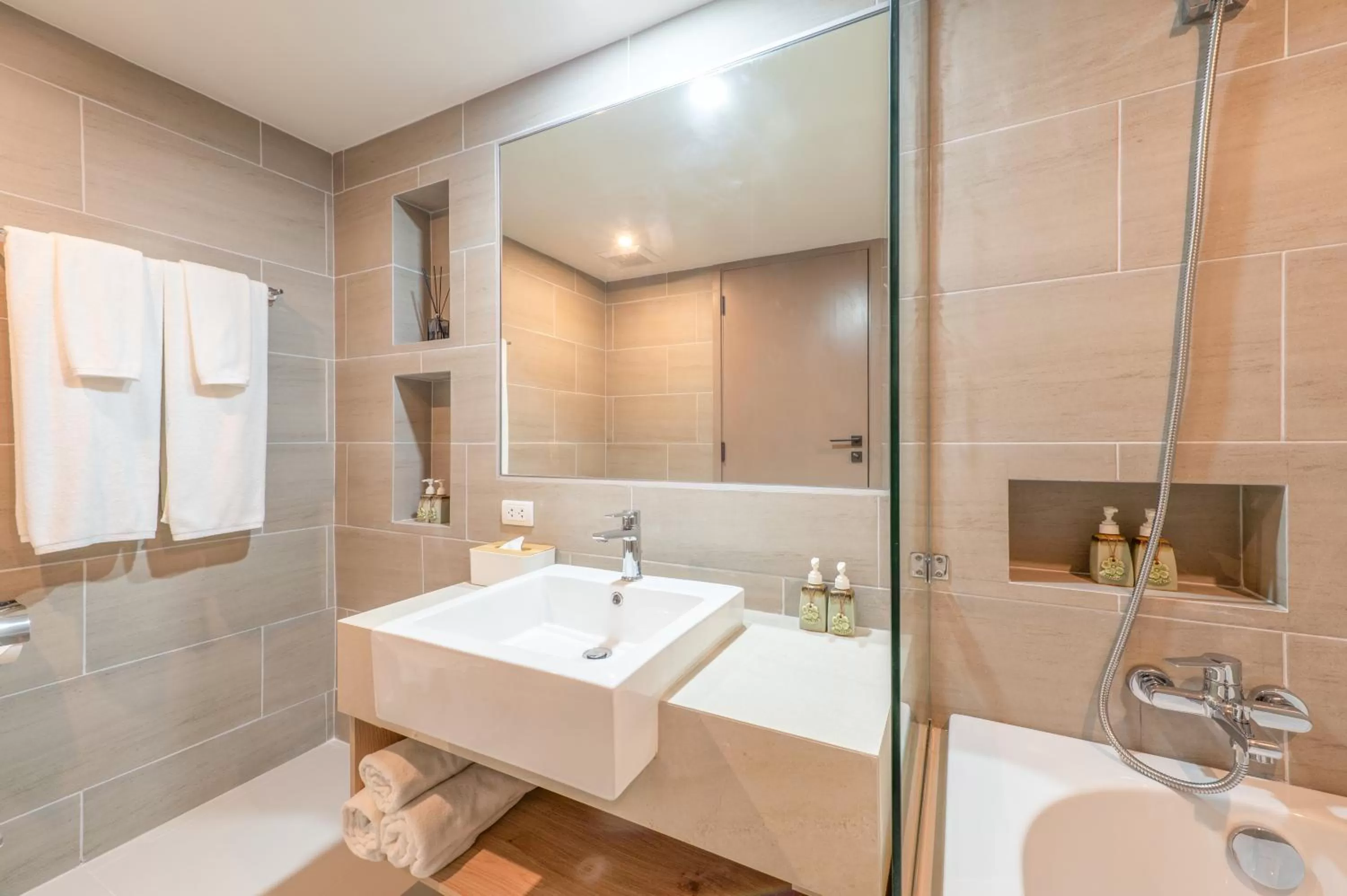 Shower in HOMA Si Racha