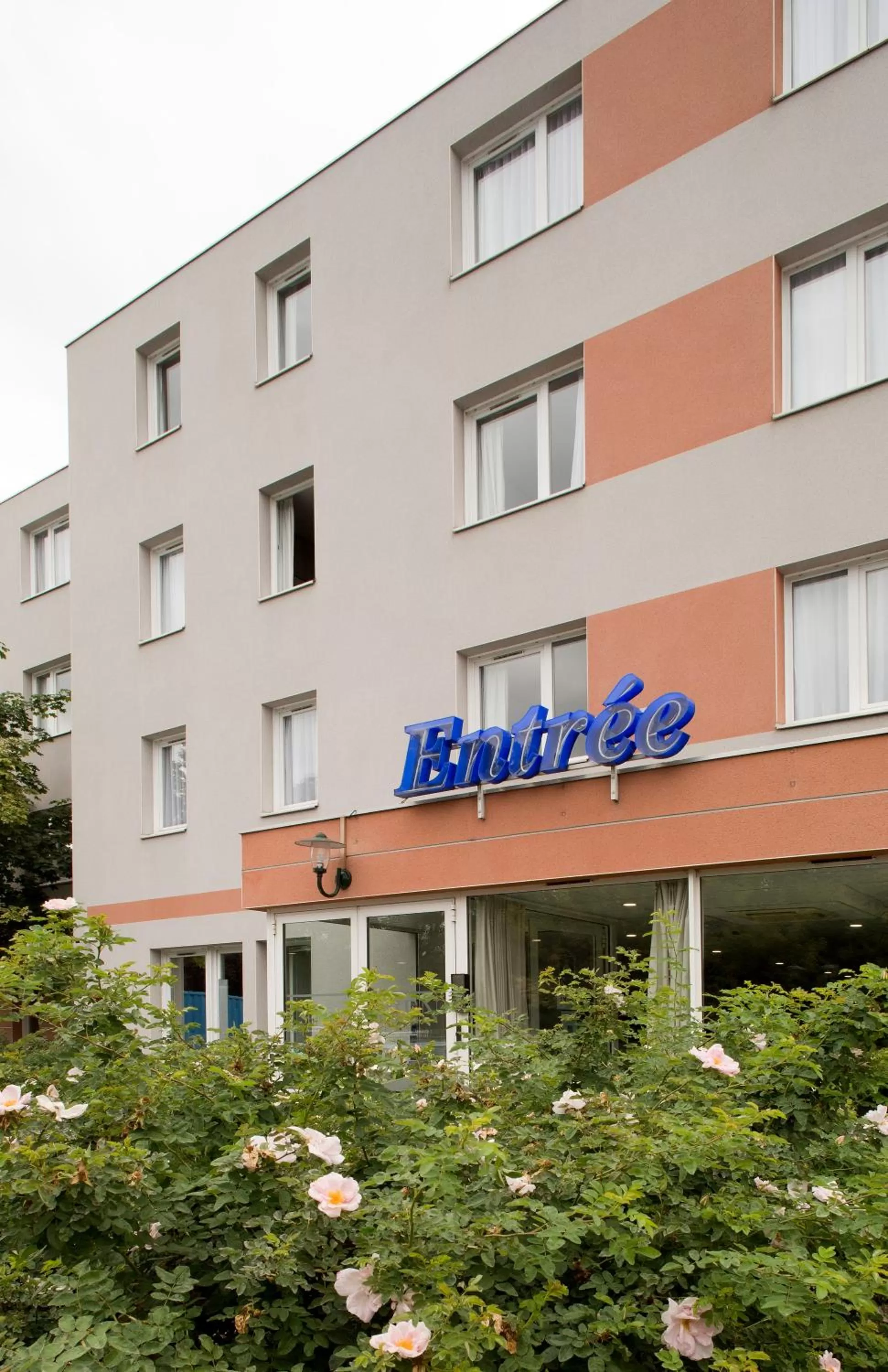 Property building in Kyriad Clermont-Ferrand-Sud - La Pardieu